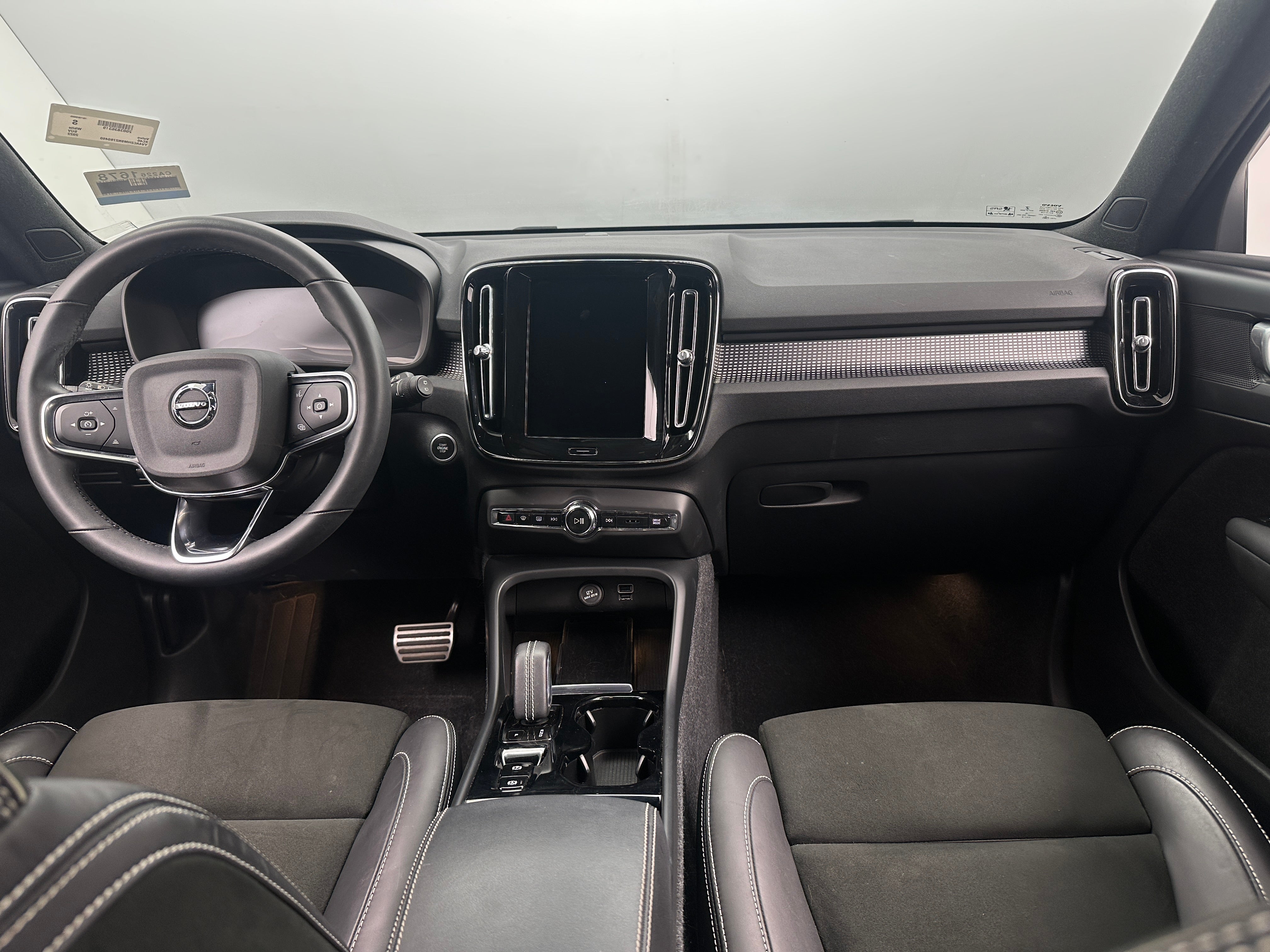 Thumbnail: 2022 Volvo XC40 - 2