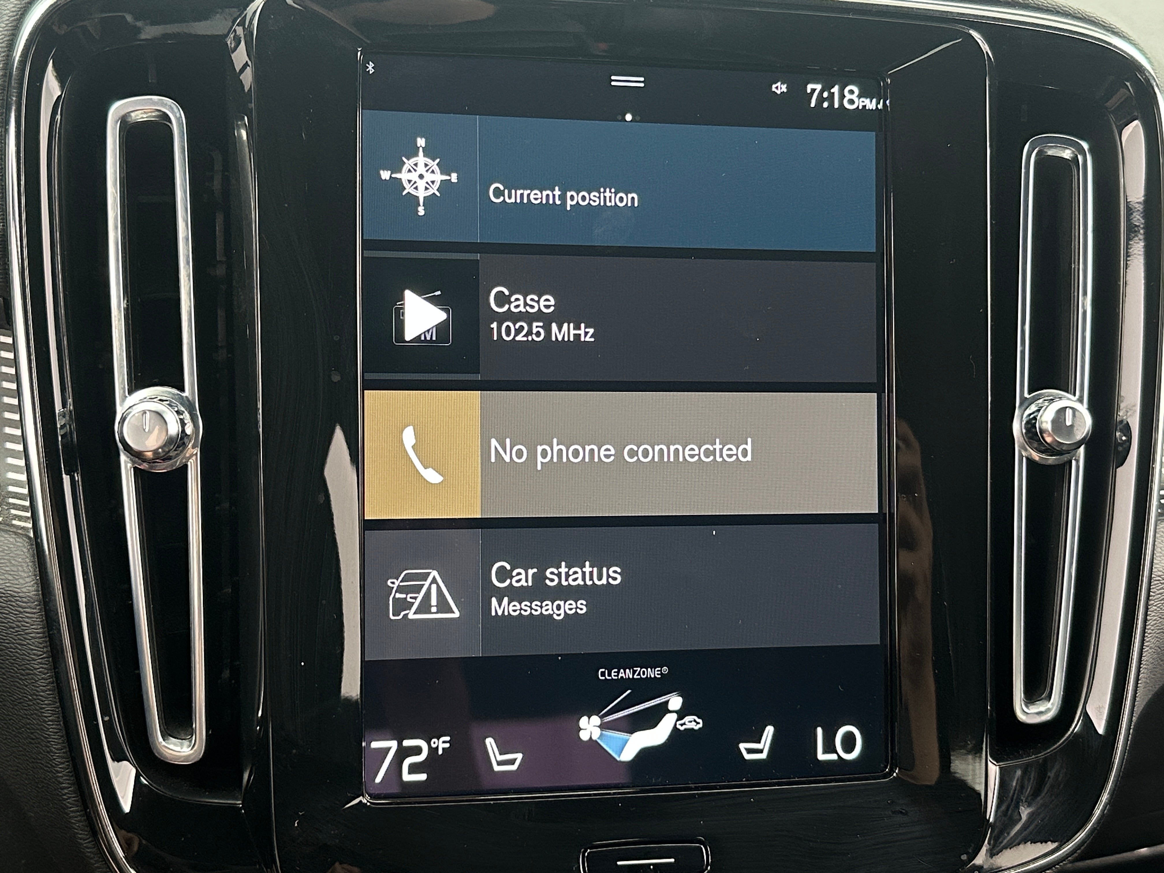 Thumbnail: 2022 Volvo XC40 - 3