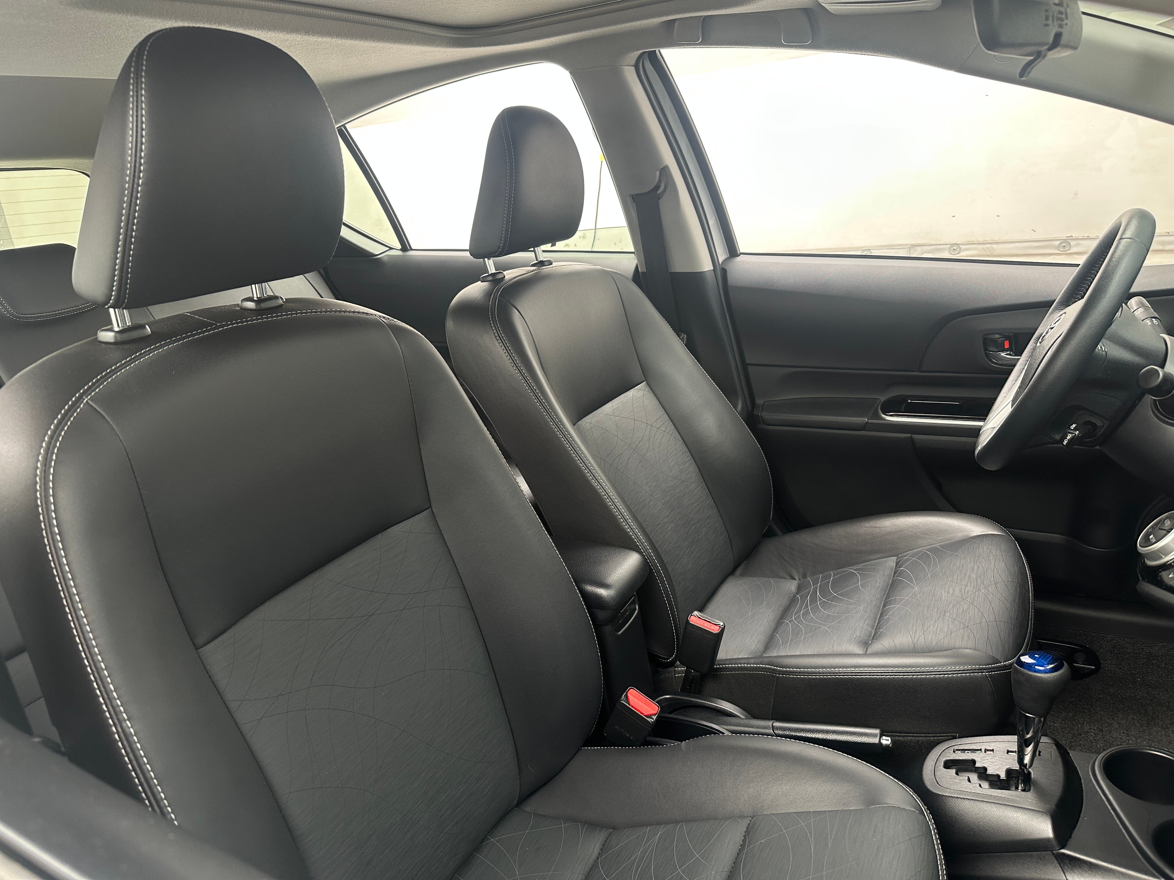 Thumbnail: 2017 Toyota Prius c - 2