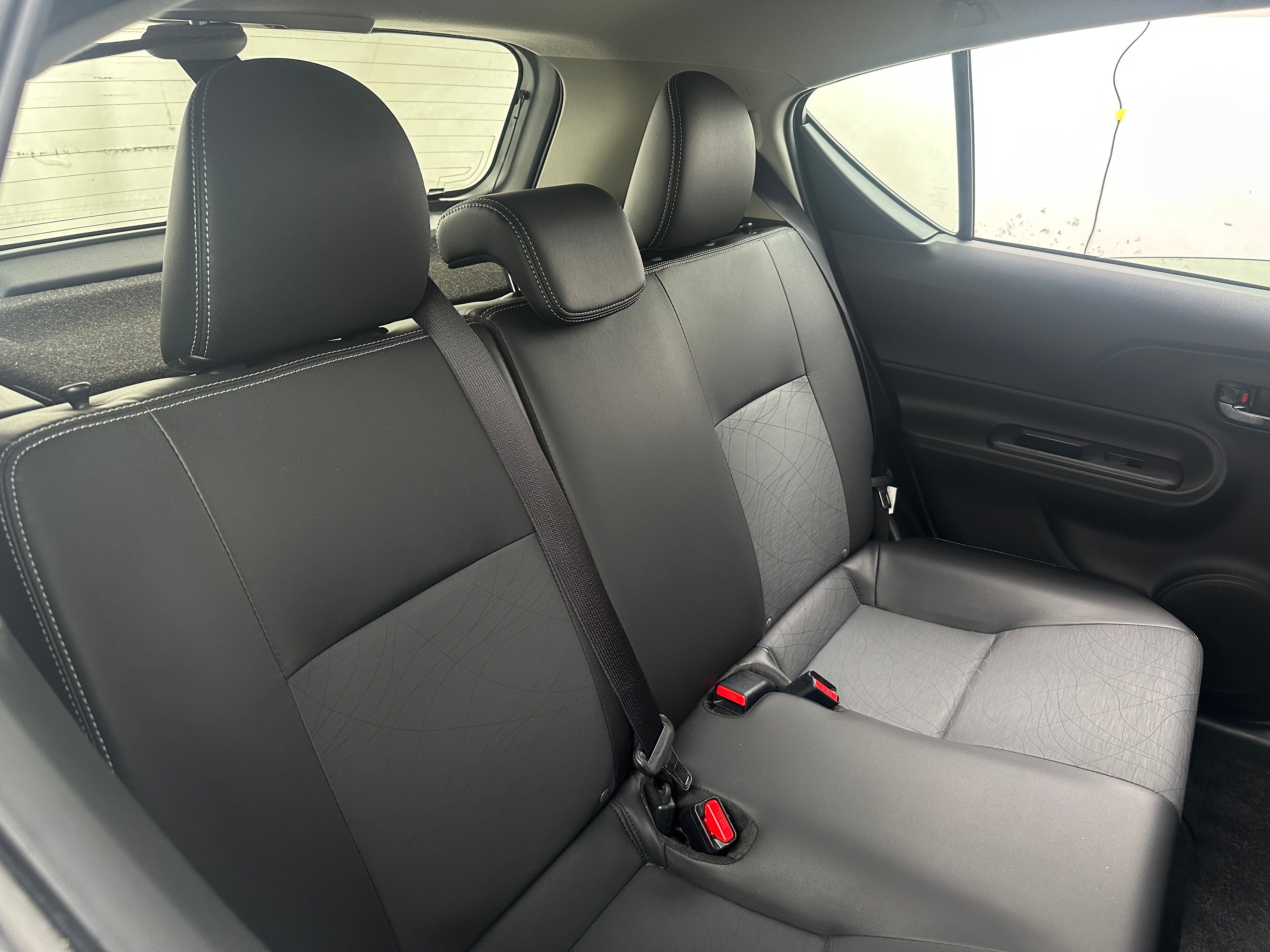 Thumbnail: 2017 Toyota Prius c - 6