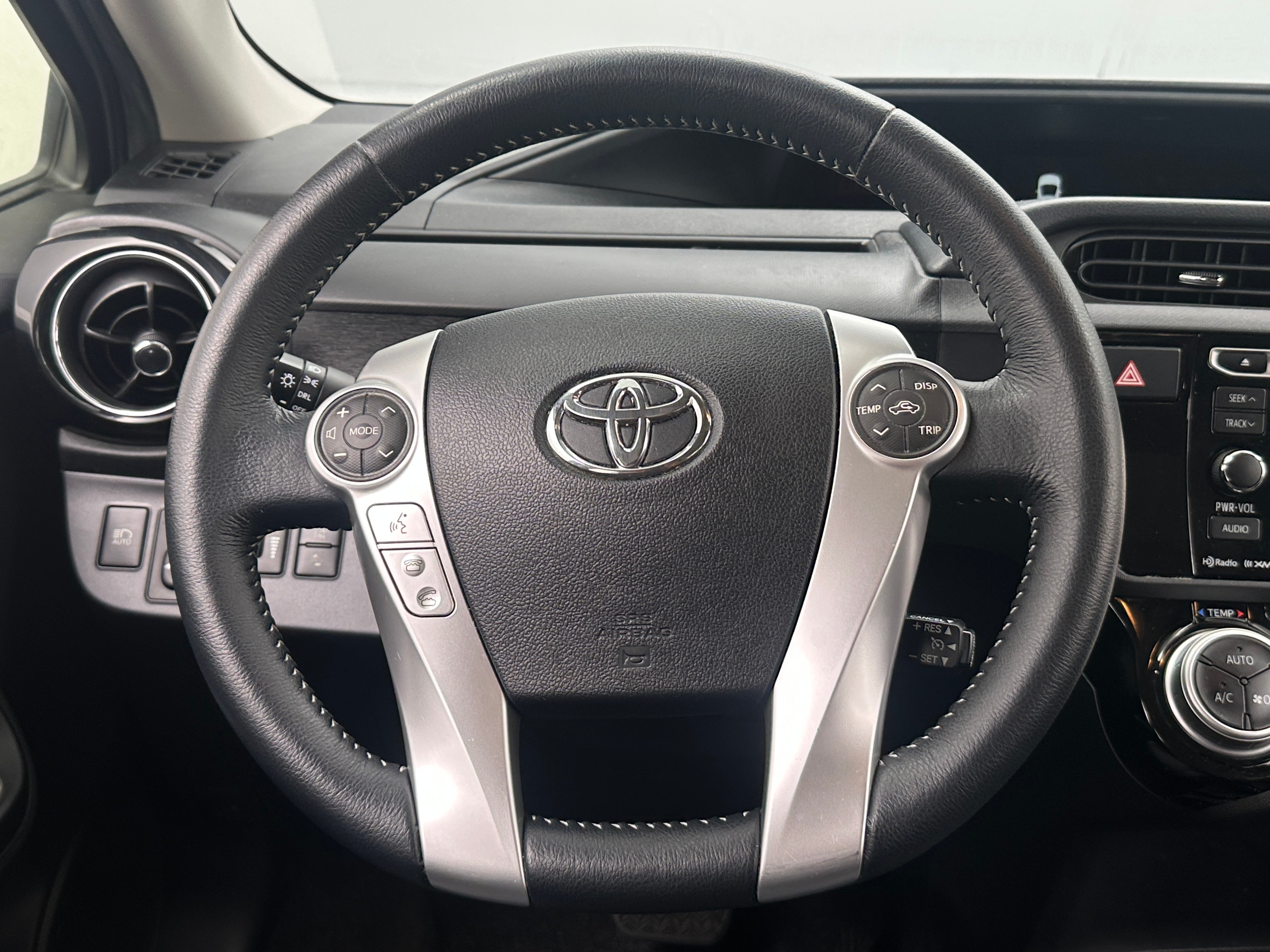Thumbnail: 2017 Toyota Prius c - 5