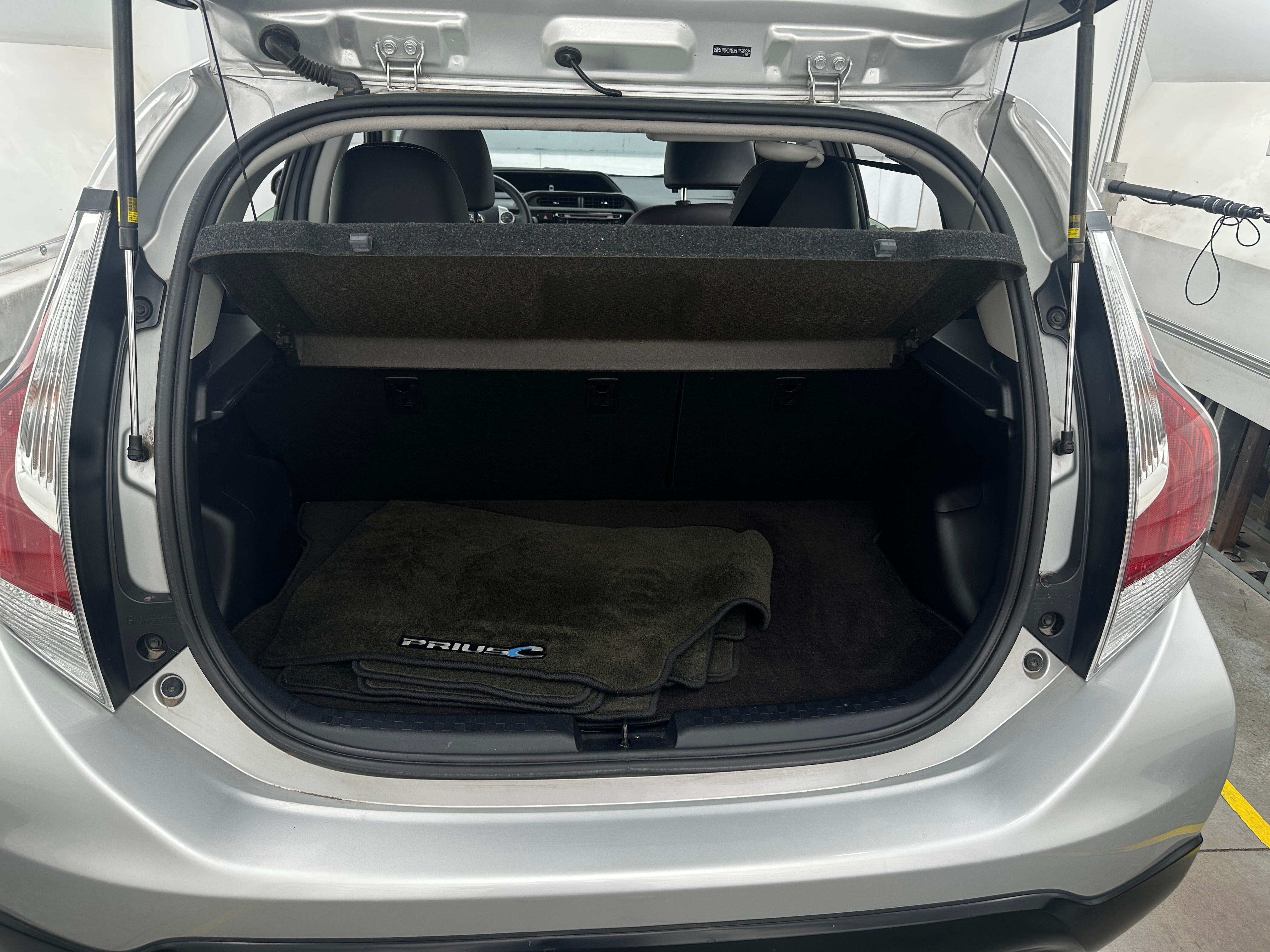 Thumbnail: 2017 Toyota Prius c - 7