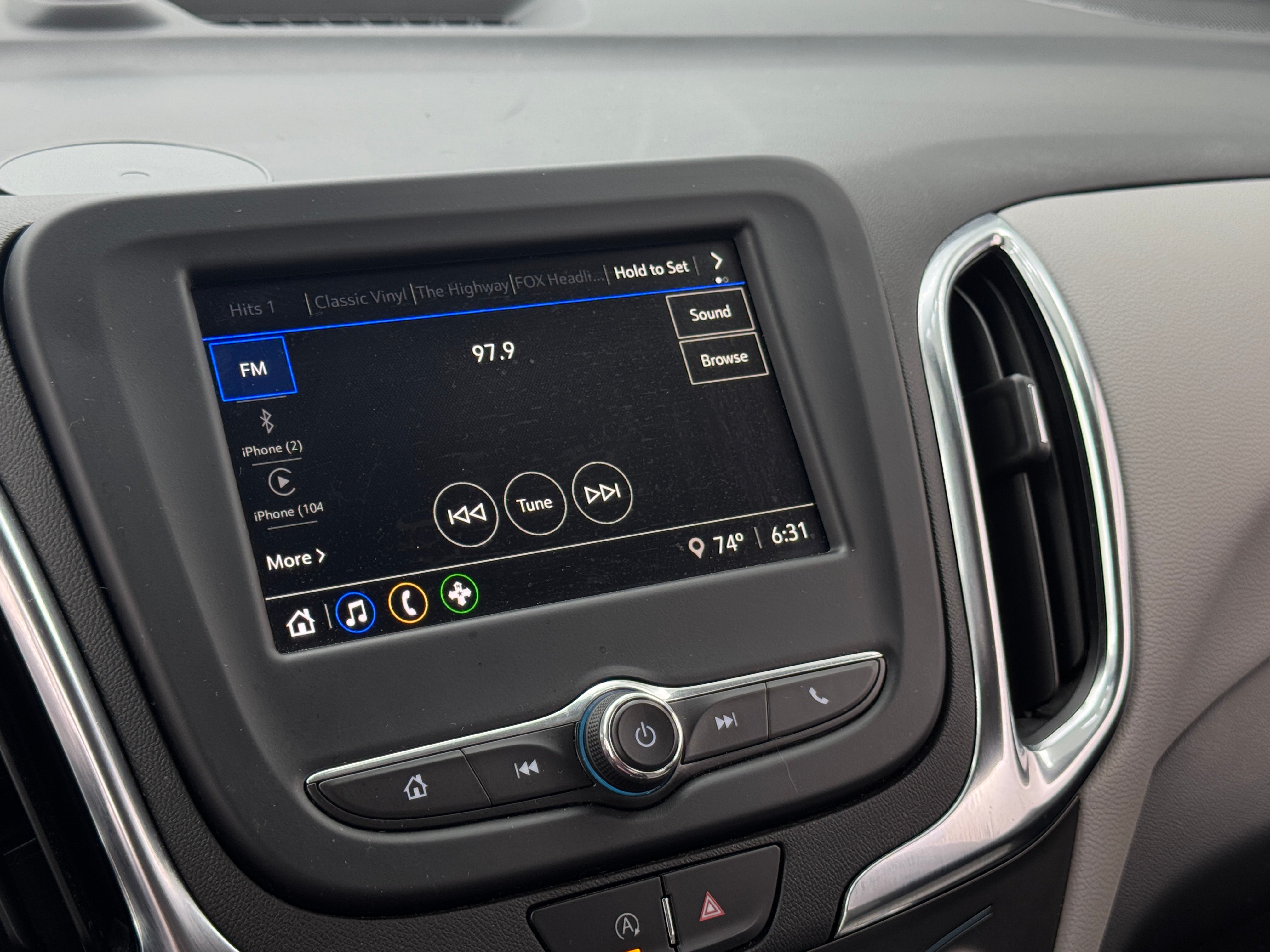 Thumbnail: 2022 Chevrolet Equinox - 4