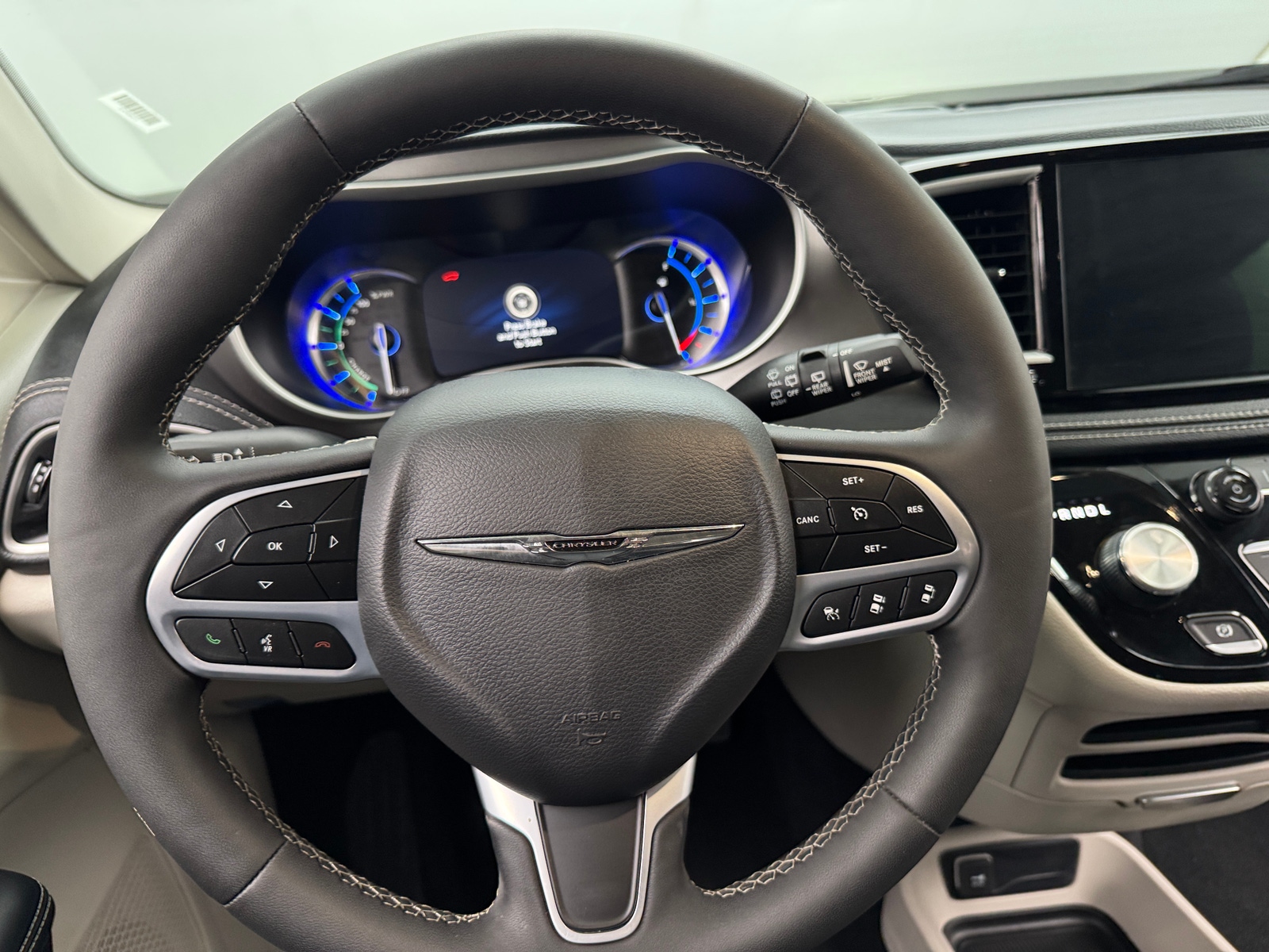 Thumbnail: 2023 Chrysler Pacifica - 4