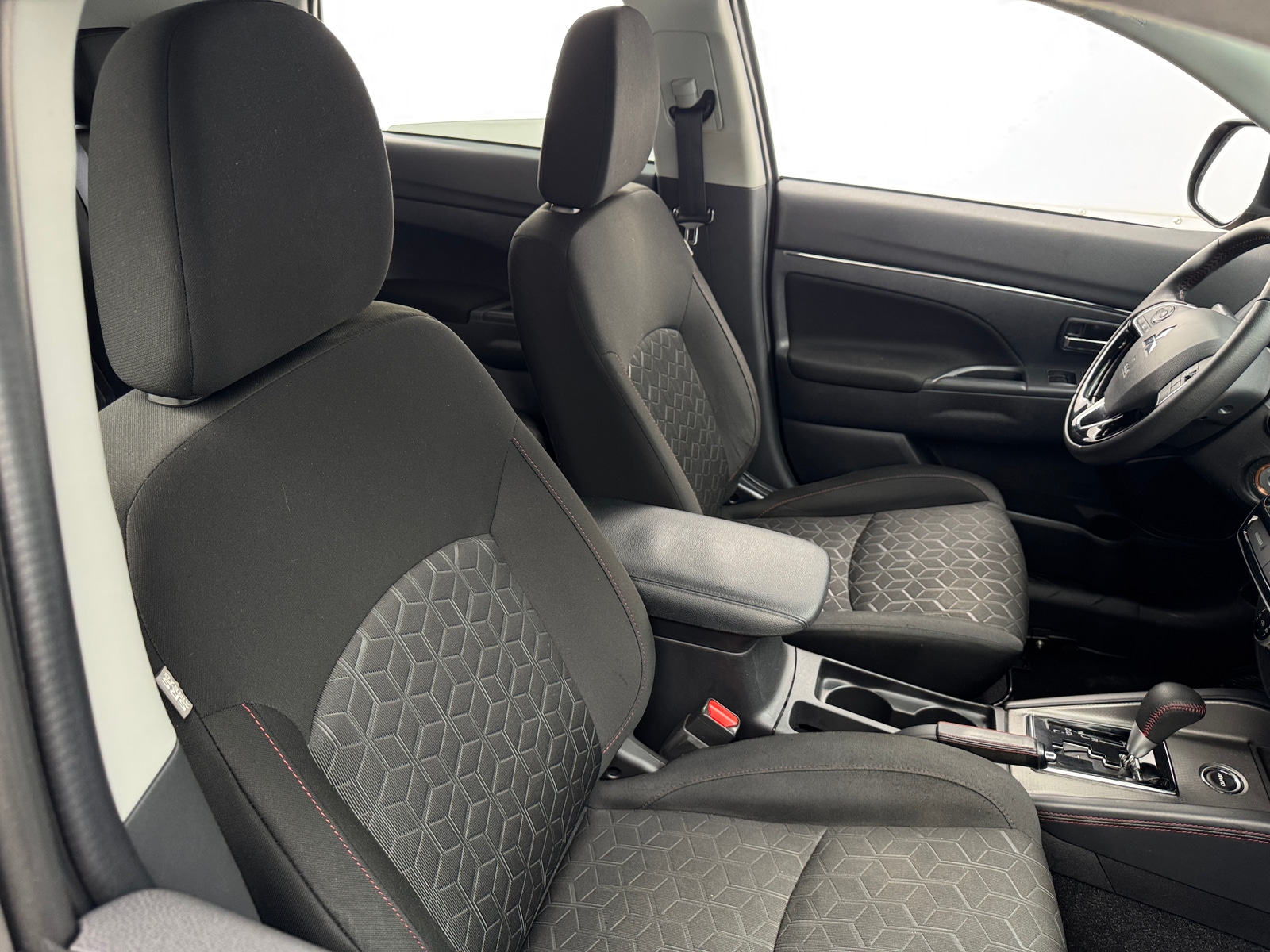 Thumbnail: 2022 Mitsubishi Outlander Sport - 2