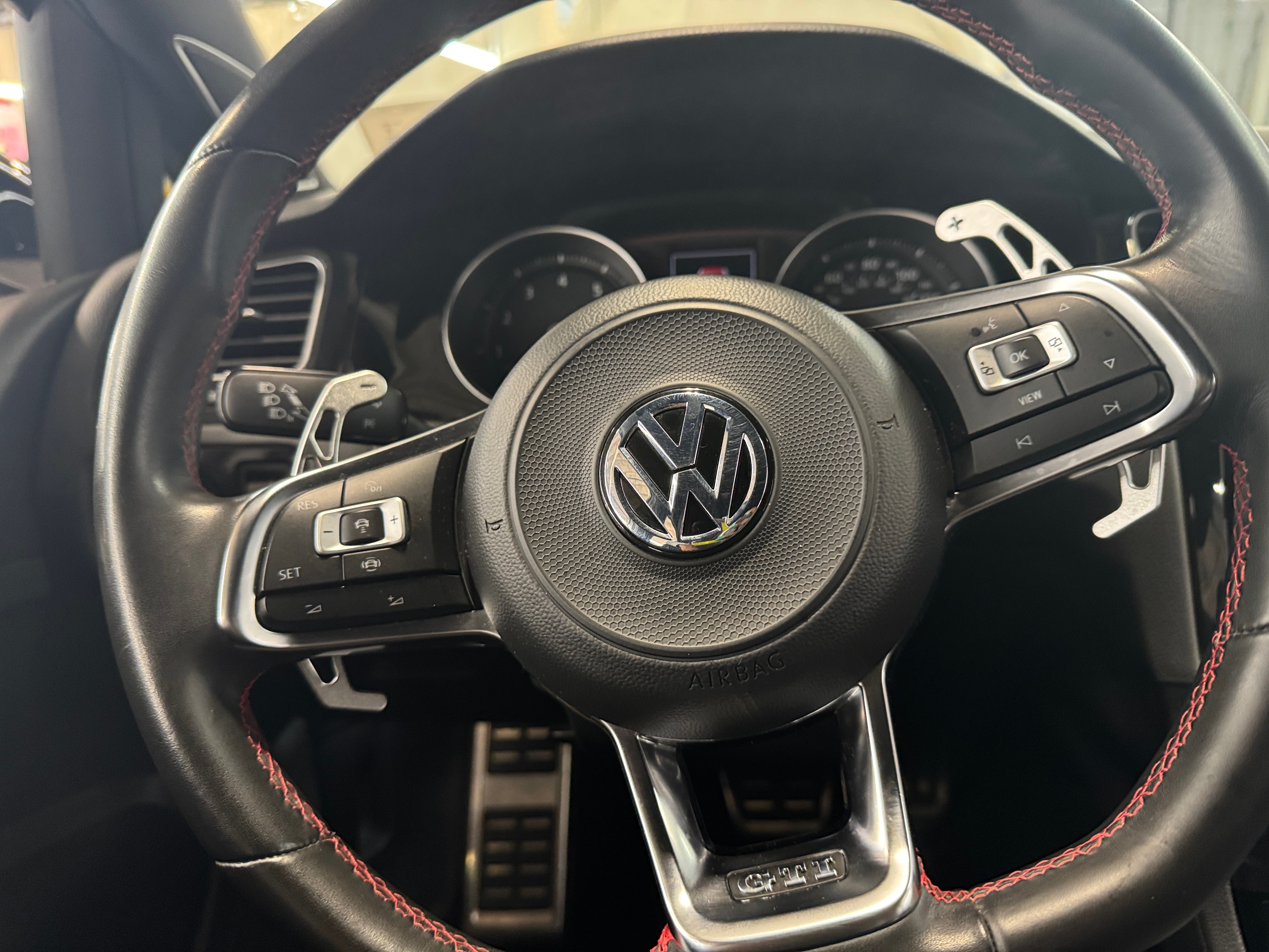 Thumbnail: 2020 Volkswagen Golf - 4