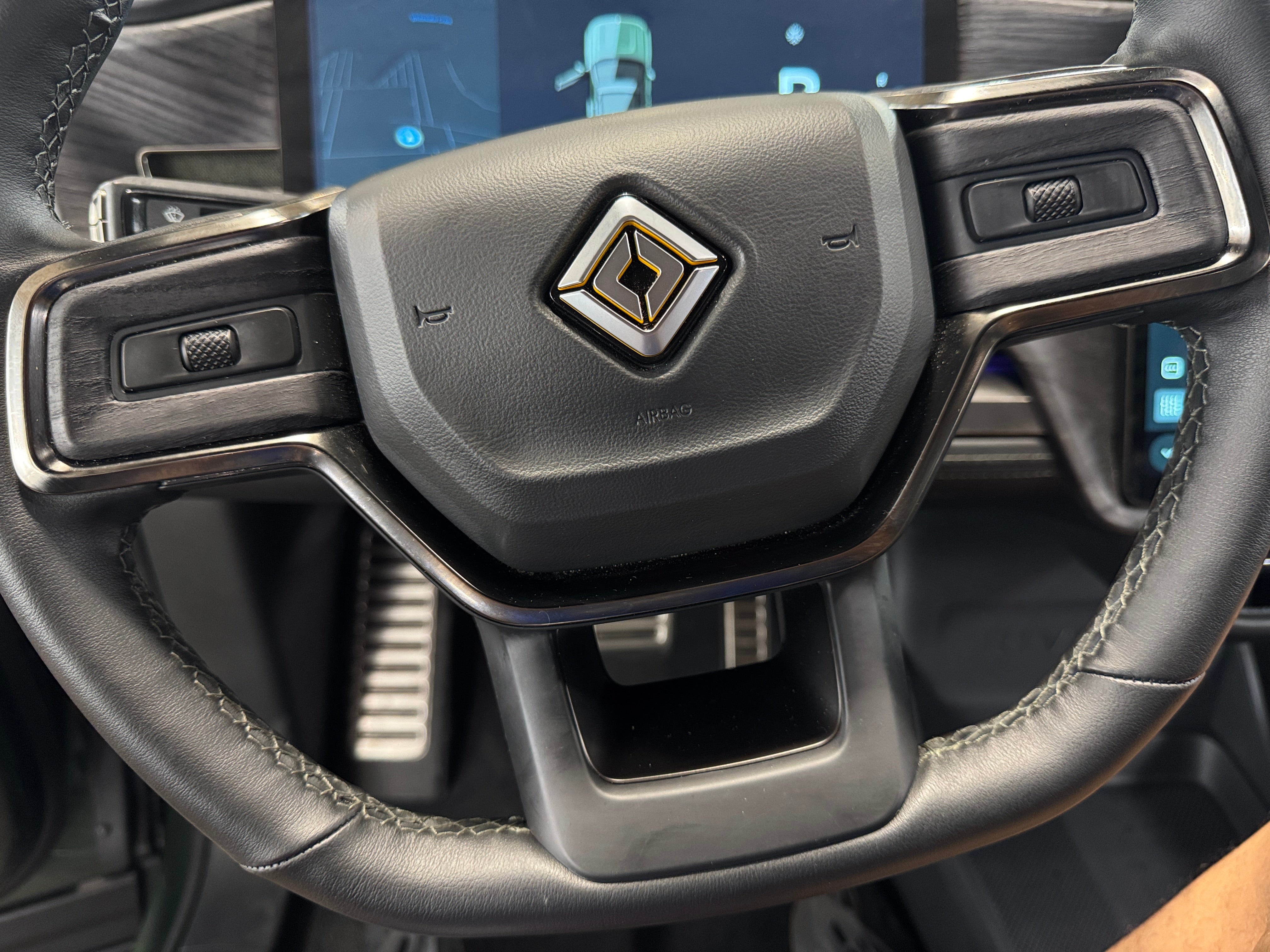 Thumbnail: 2023 Rivian R1S - 4