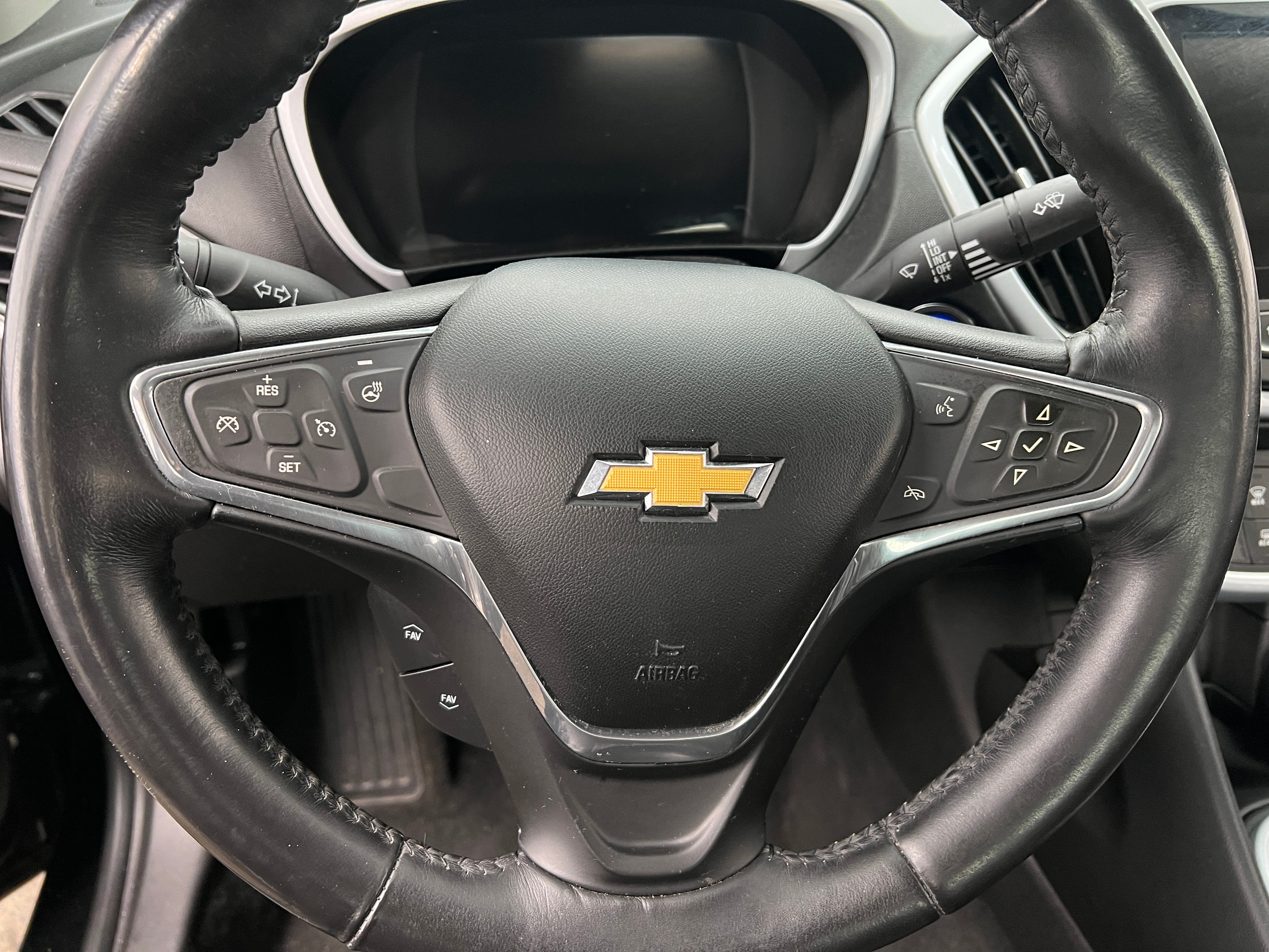 Thumbnail: 2017 Chevrolet Volt - 5