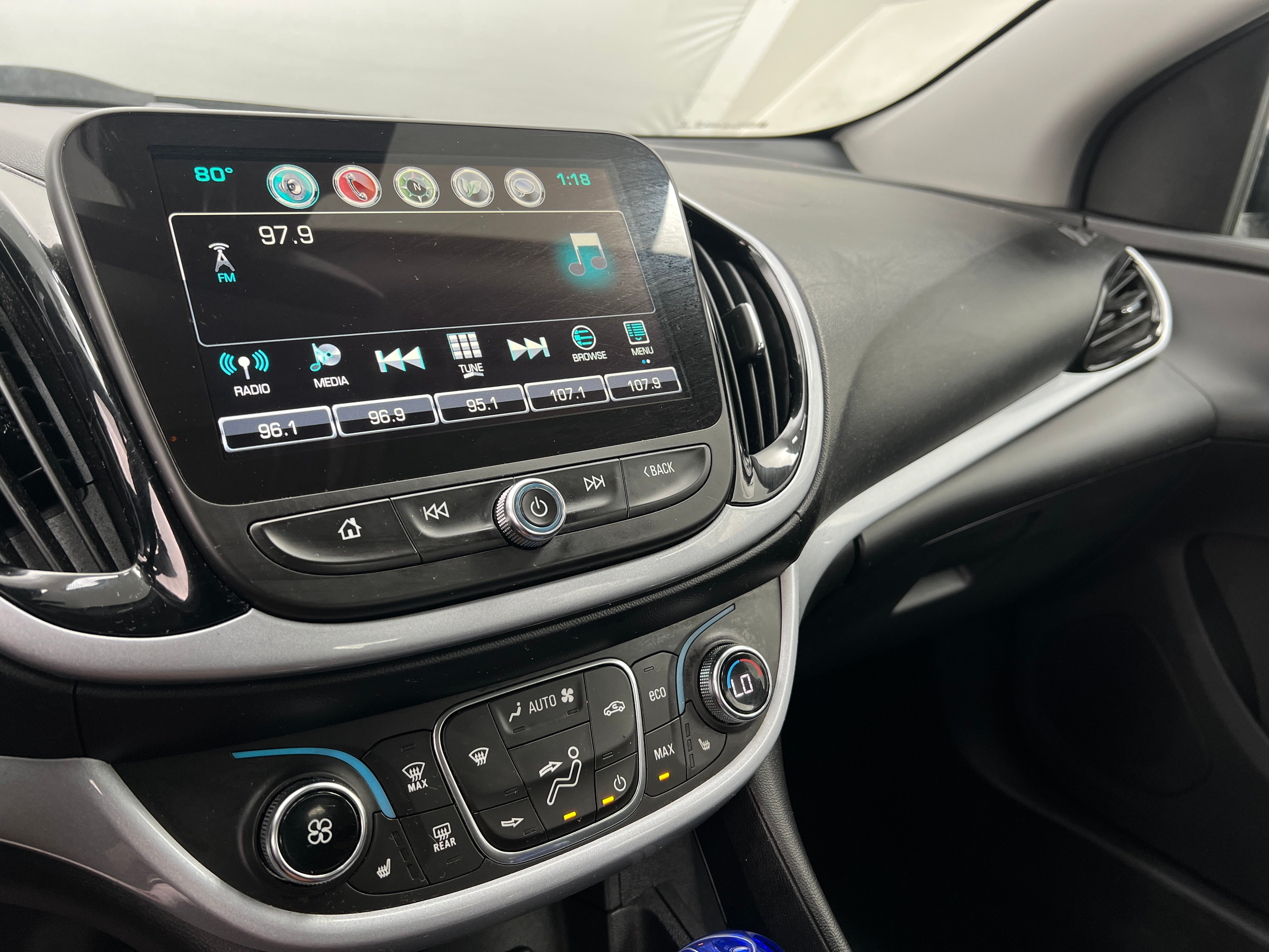 Thumbnail: 2017 Chevrolet Volt - 4
