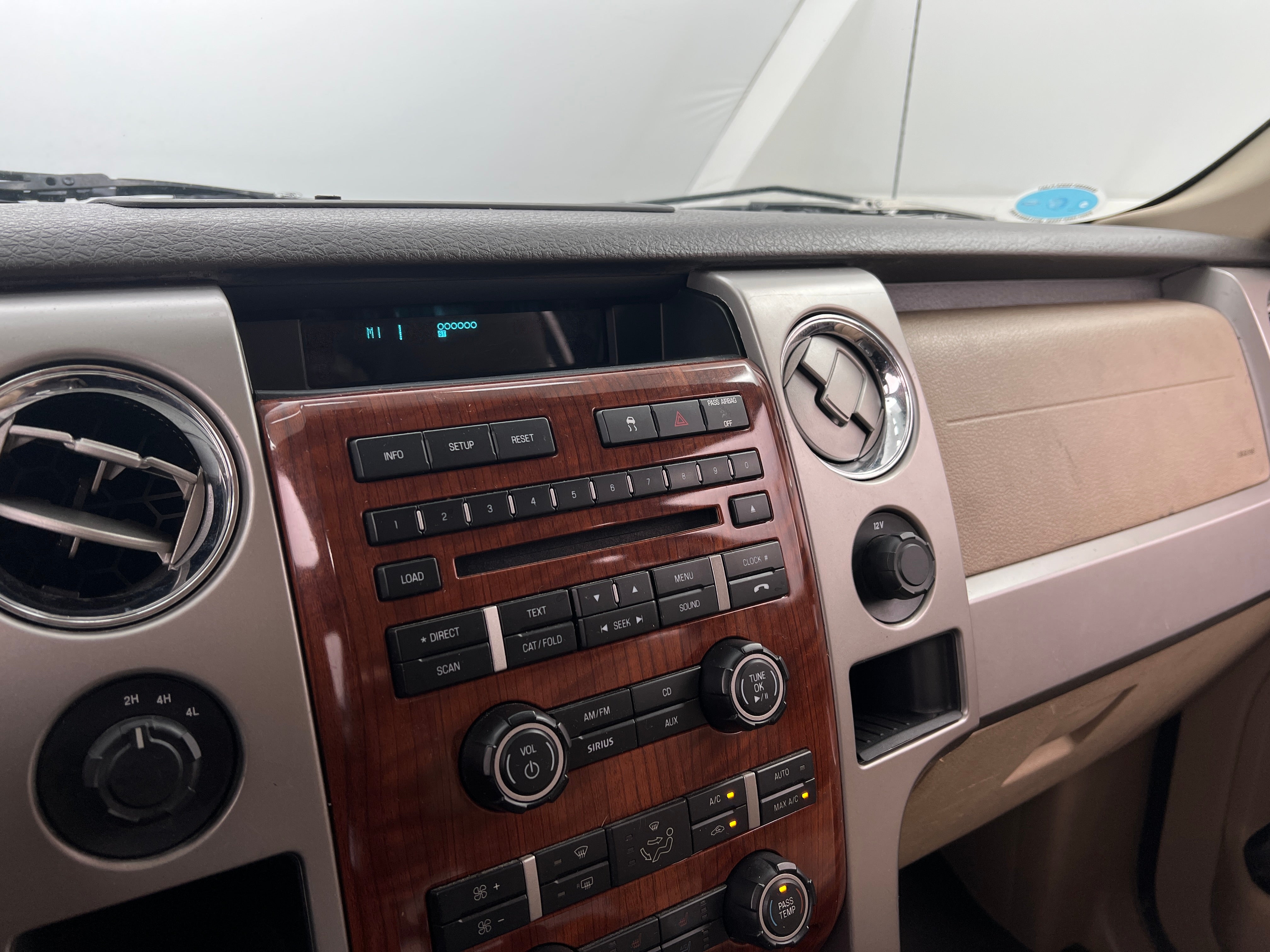Thumbnail: 2010 Ford Econoline - 3