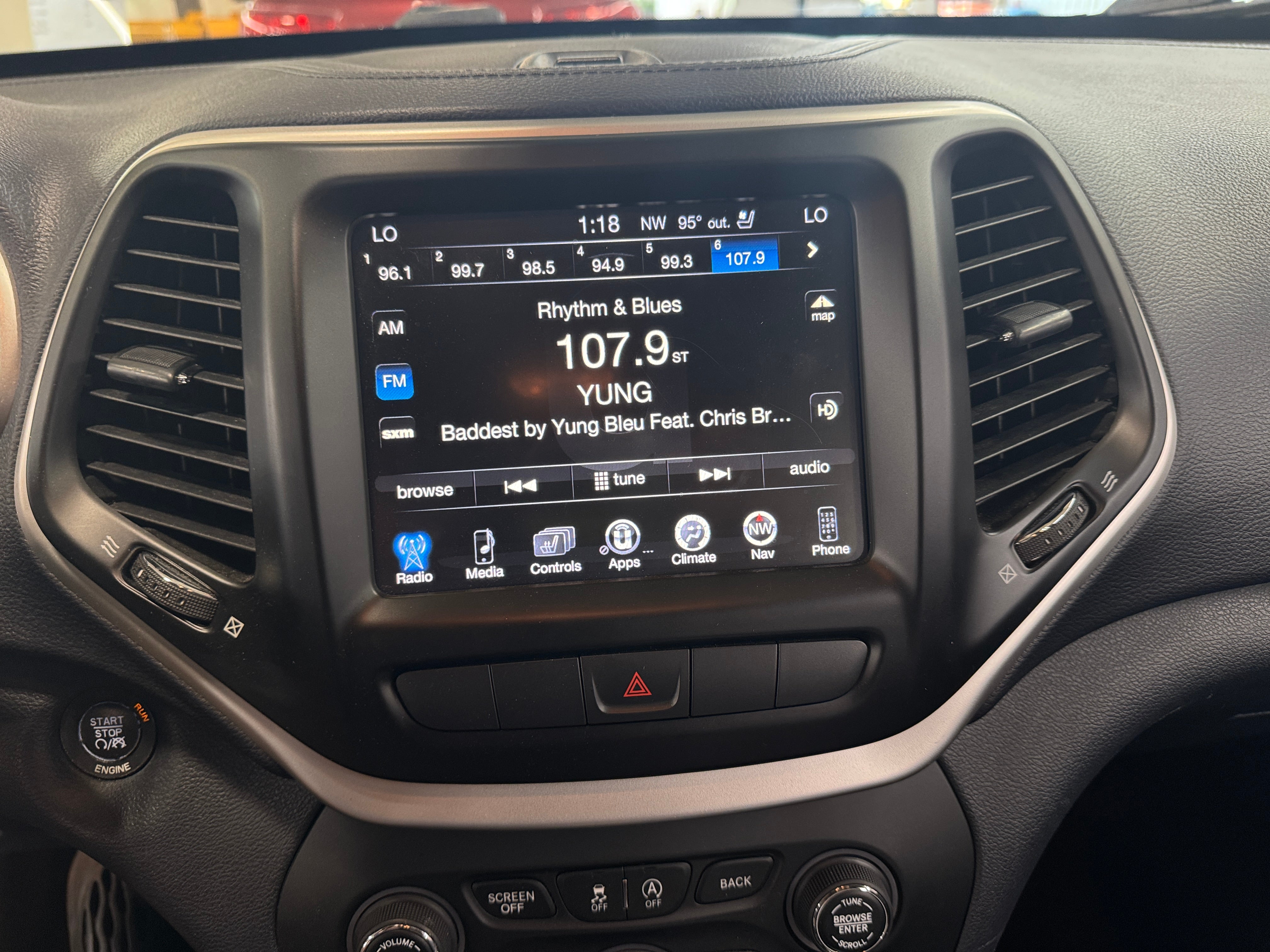 Thumbnail: 2015 Jeep Cherokee - 3
