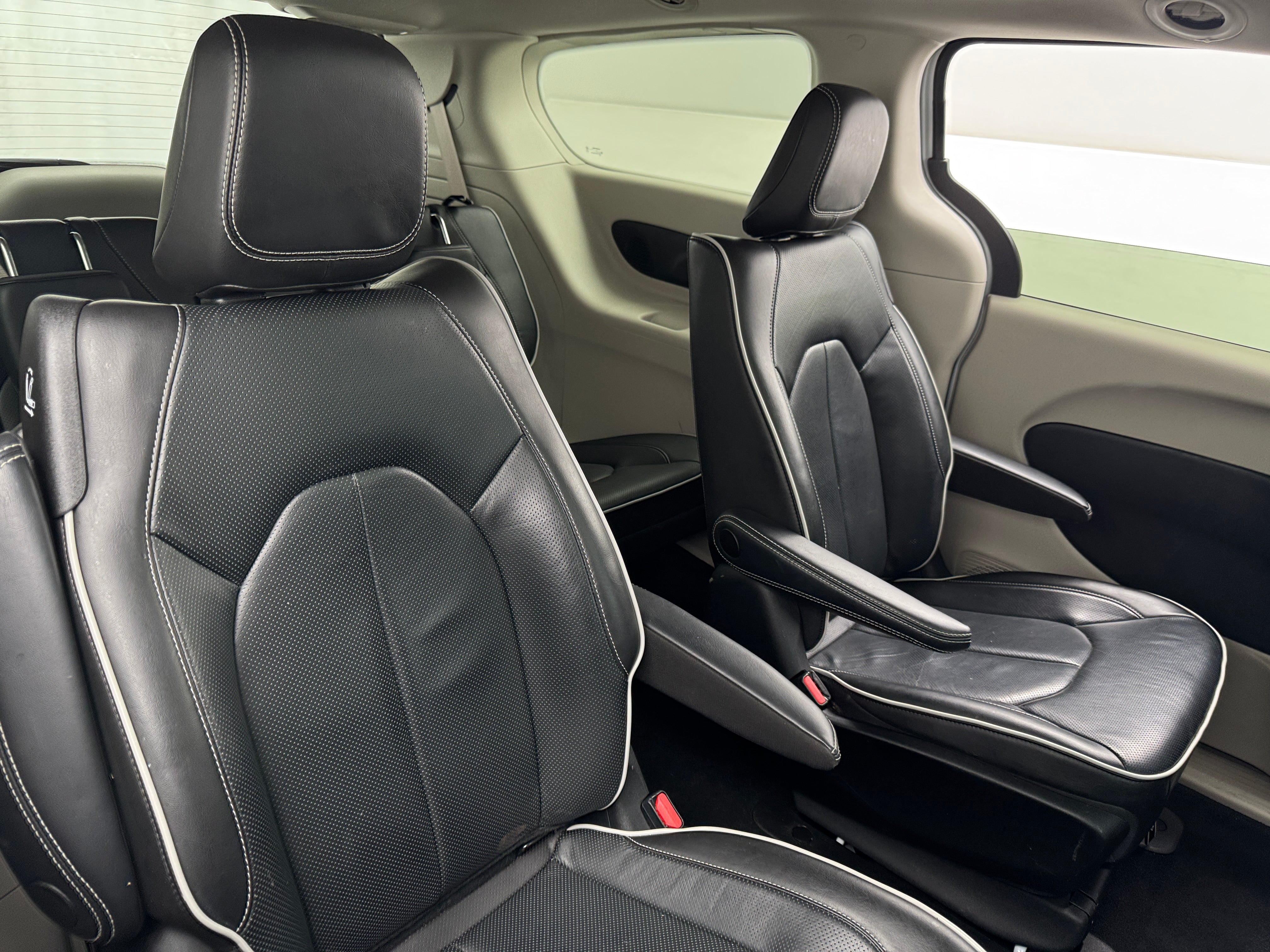Thumbnail: 2022 Chrysler Pacifica - 5