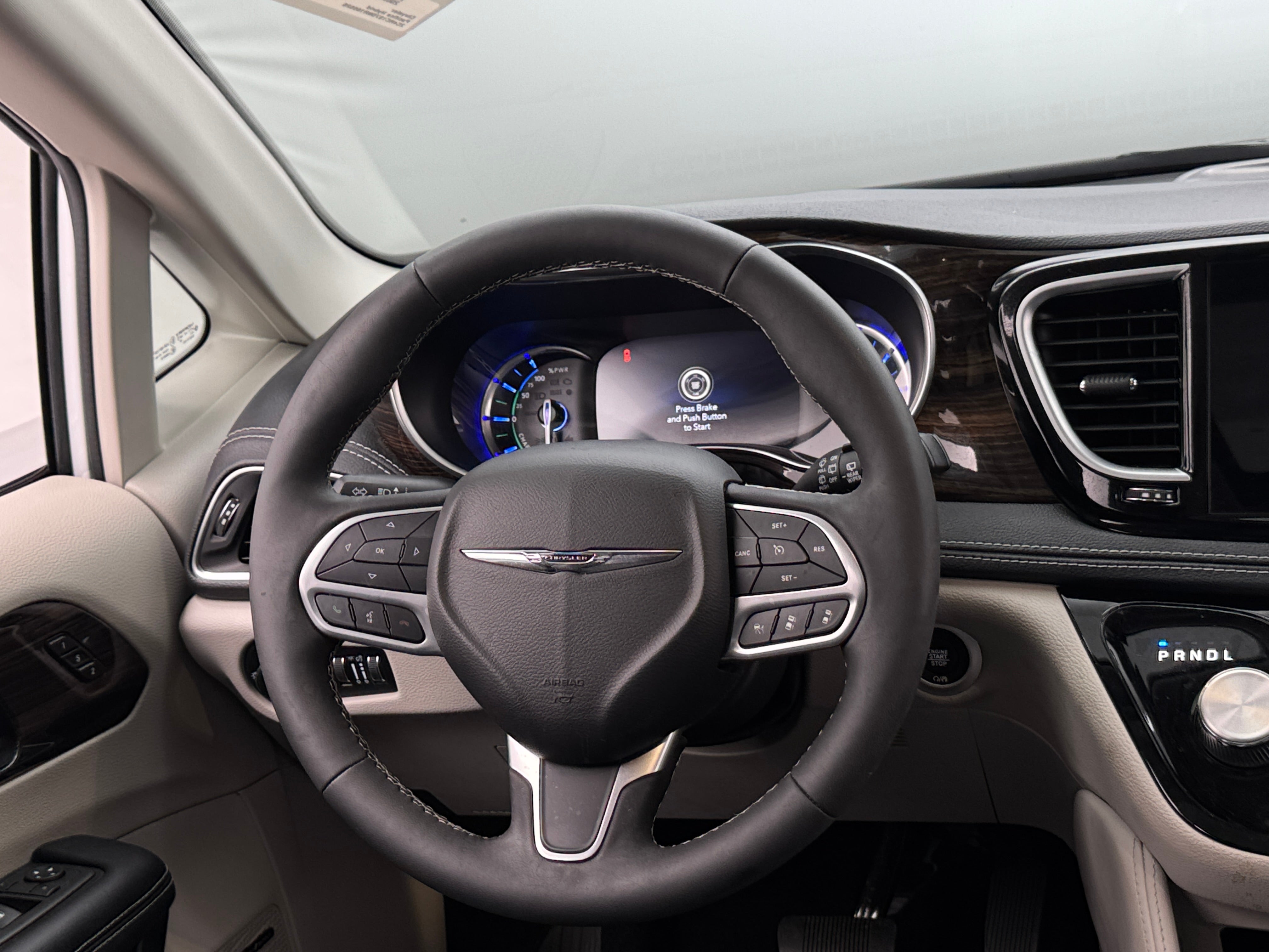 Thumbnail: 2022 Chrysler Pacifica - 4