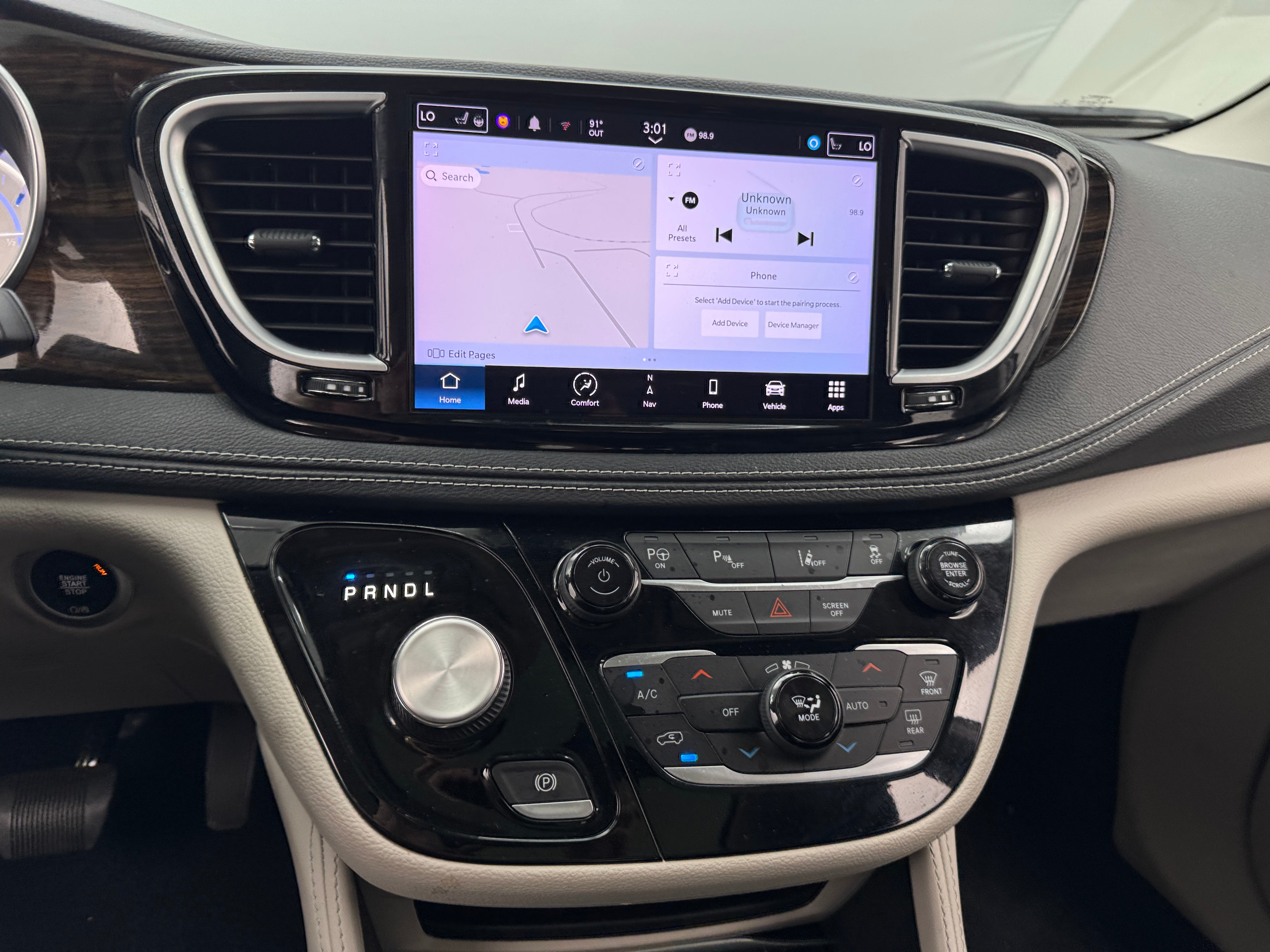 Thumbnail: 2022 Chrysler Pacifica - 3