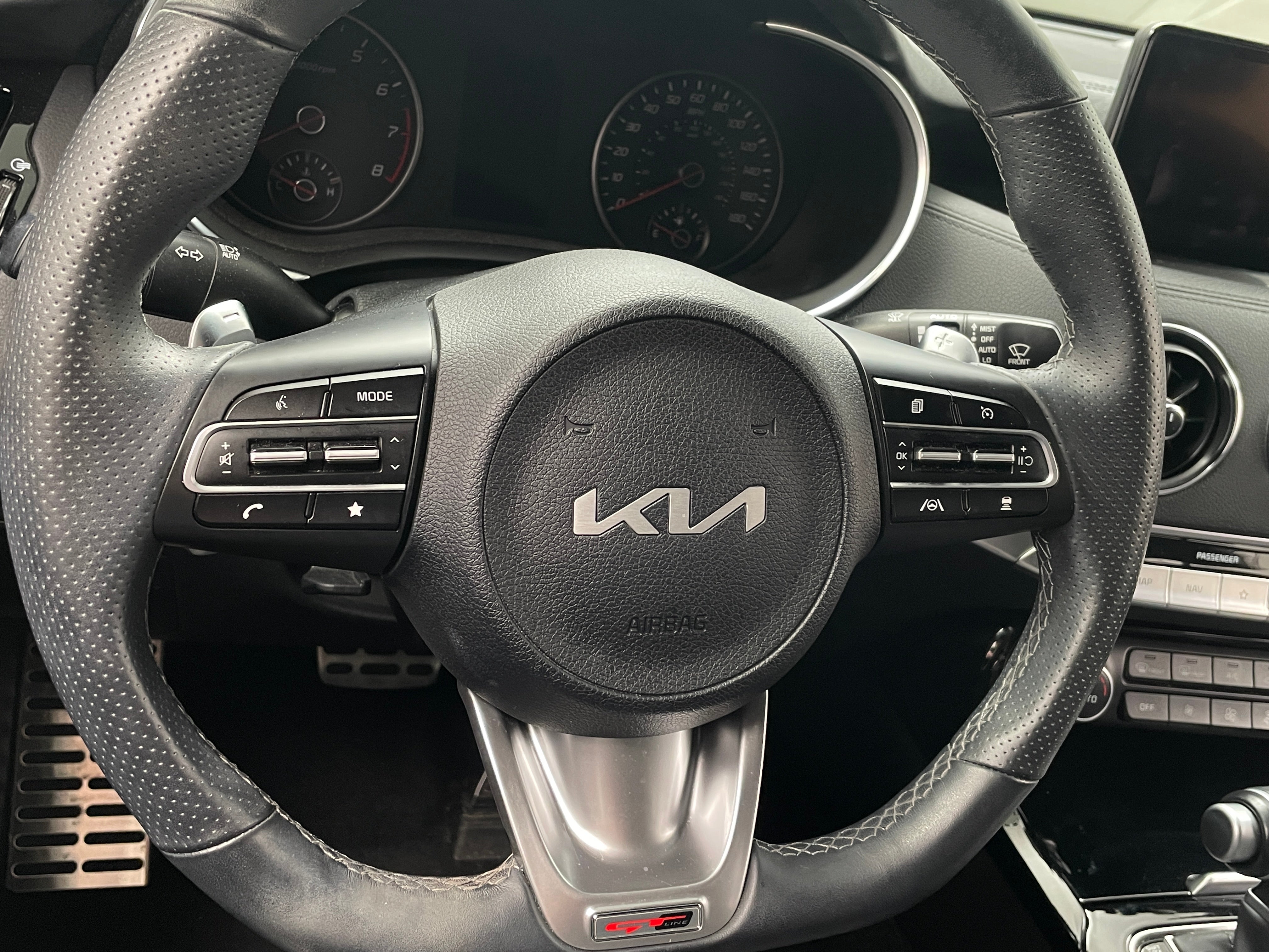 Thumbnail: 2022 Kia Stinger - 4