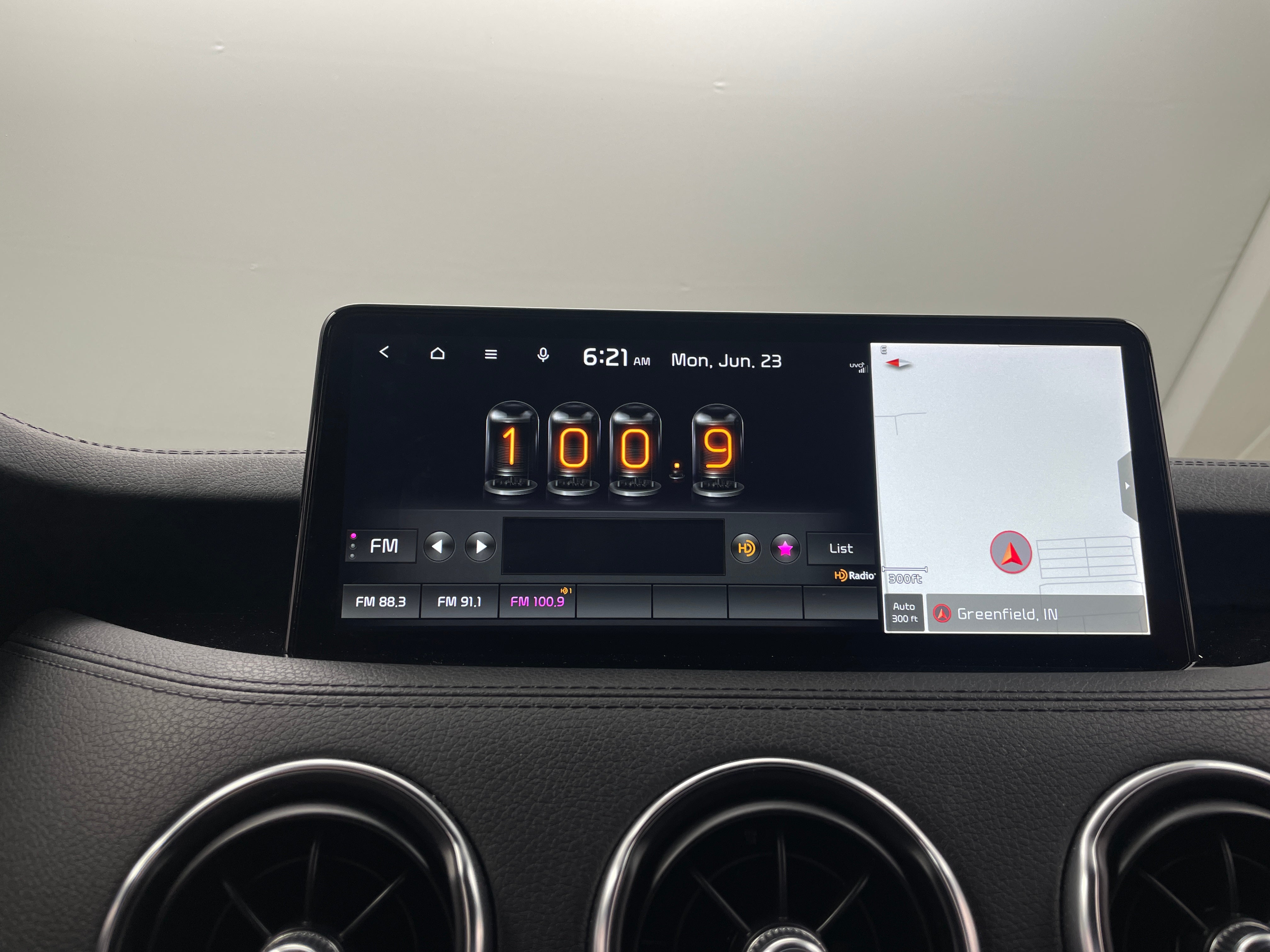 Thumbnail: 2022 Kia Stinger - 3