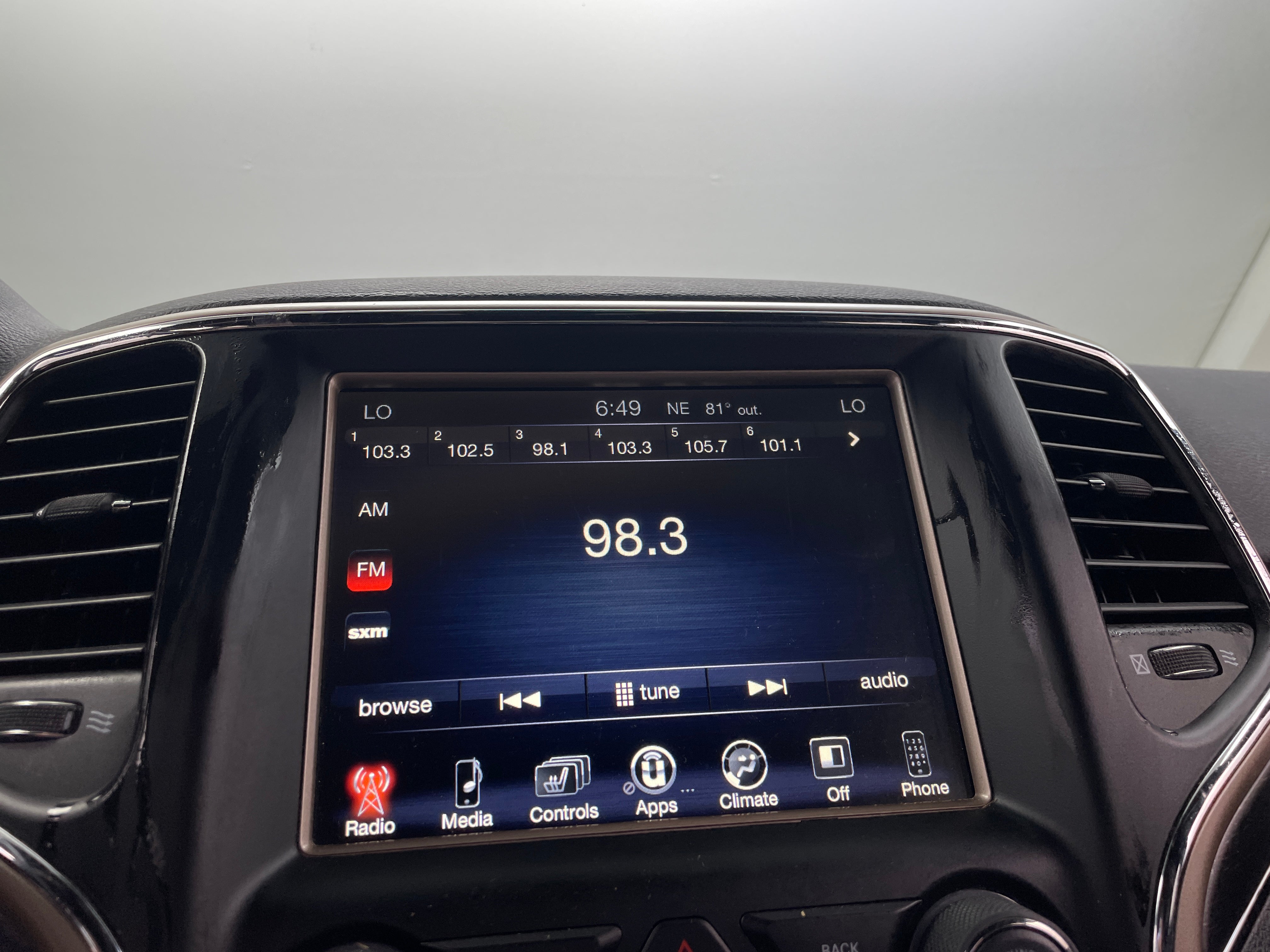 Thumbnail: 2017 Jeep Grand Cherokee - 3