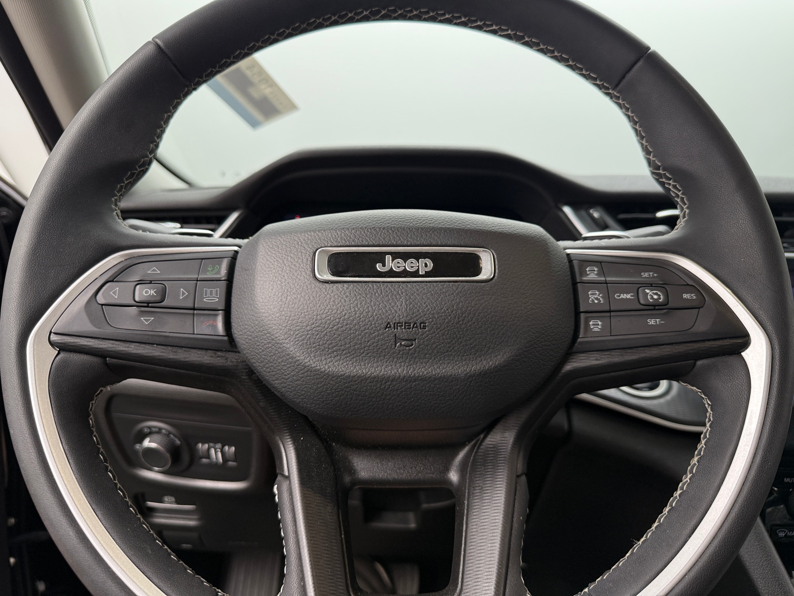 Thumbnail: 2023 Jeep Grand Cherokee - 5