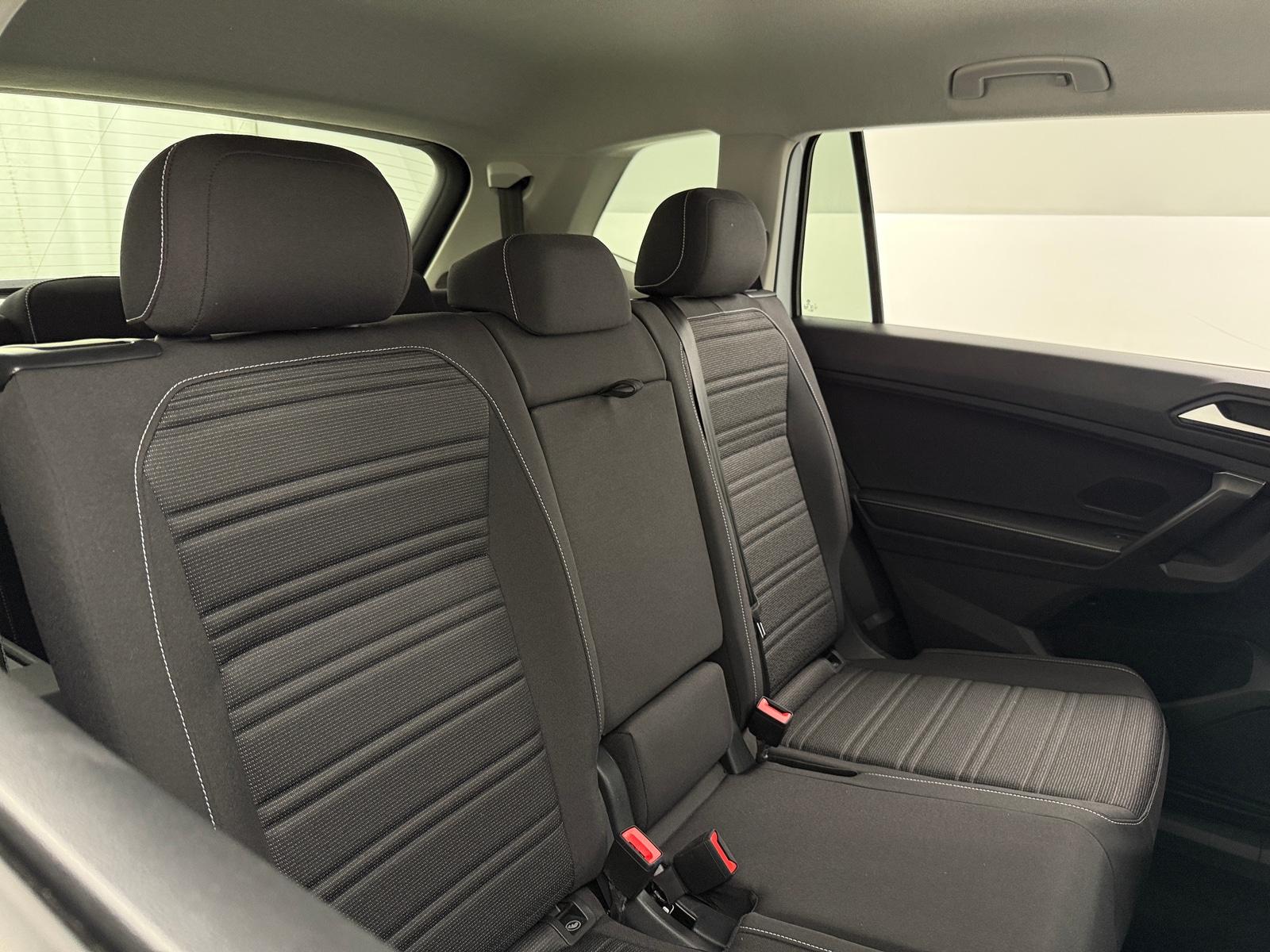 Thumbnail: 2023 Volkswagen Tiguan - 6