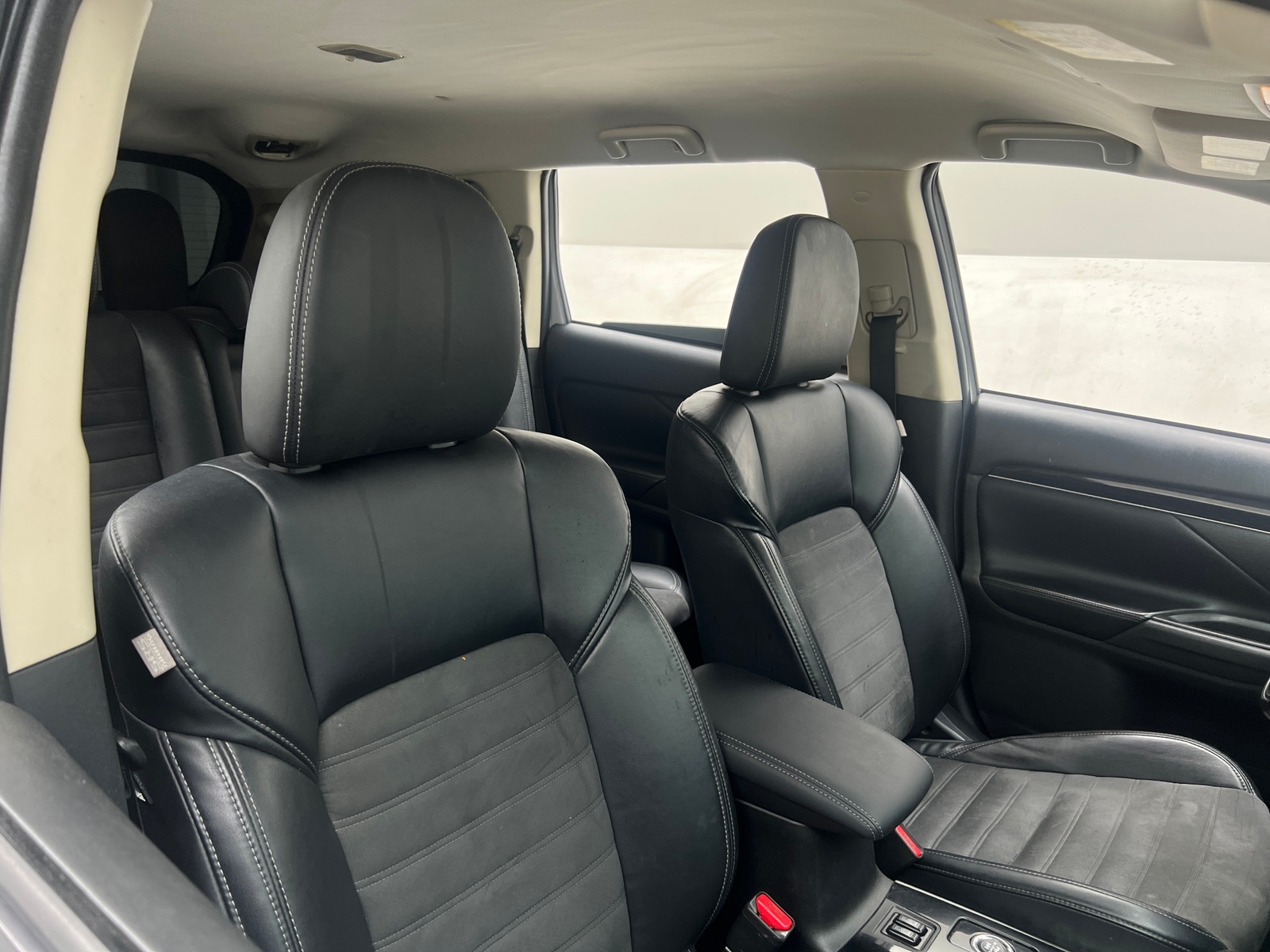 Thumbnail: 2019 Mitsubishi Outlander - 2