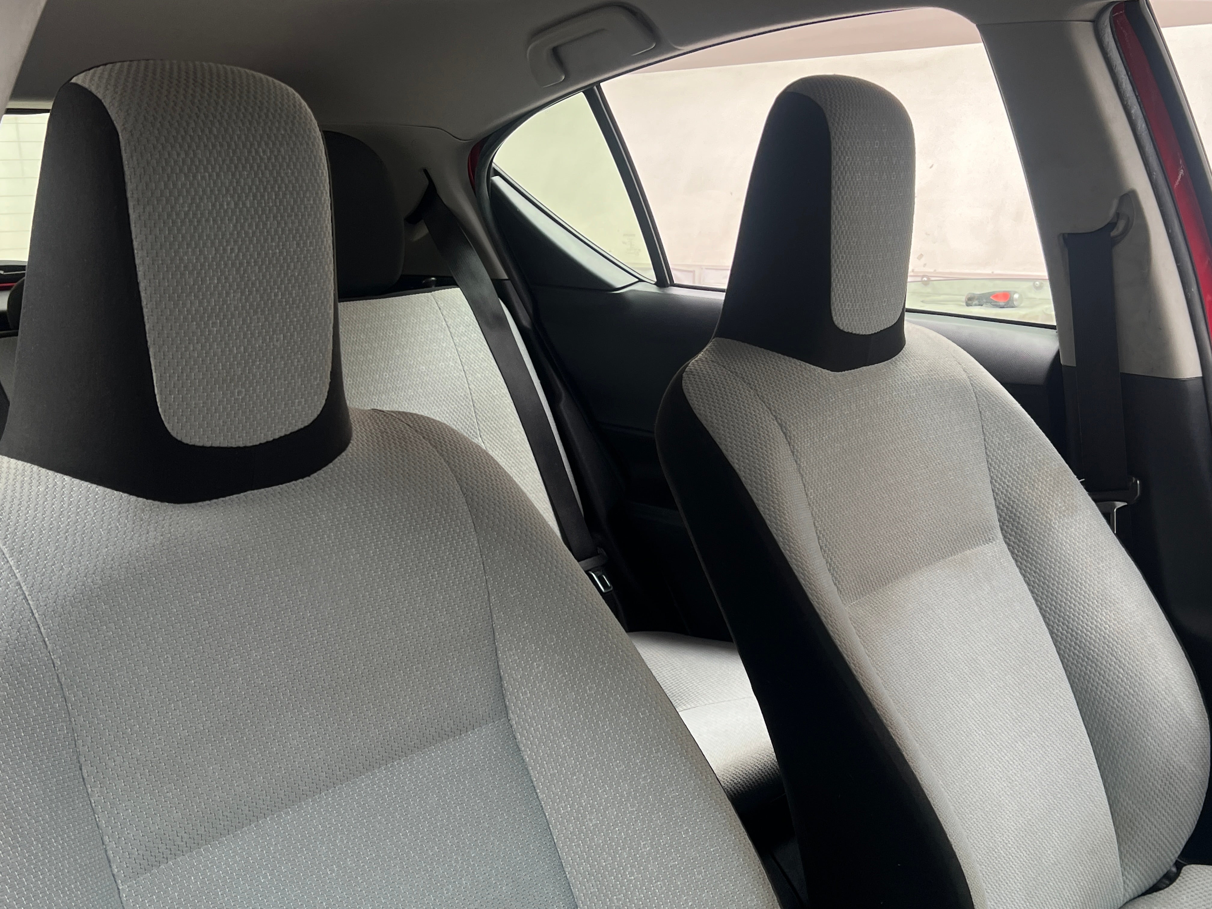Thumbnail: 2015 Toyota Prius c - 2