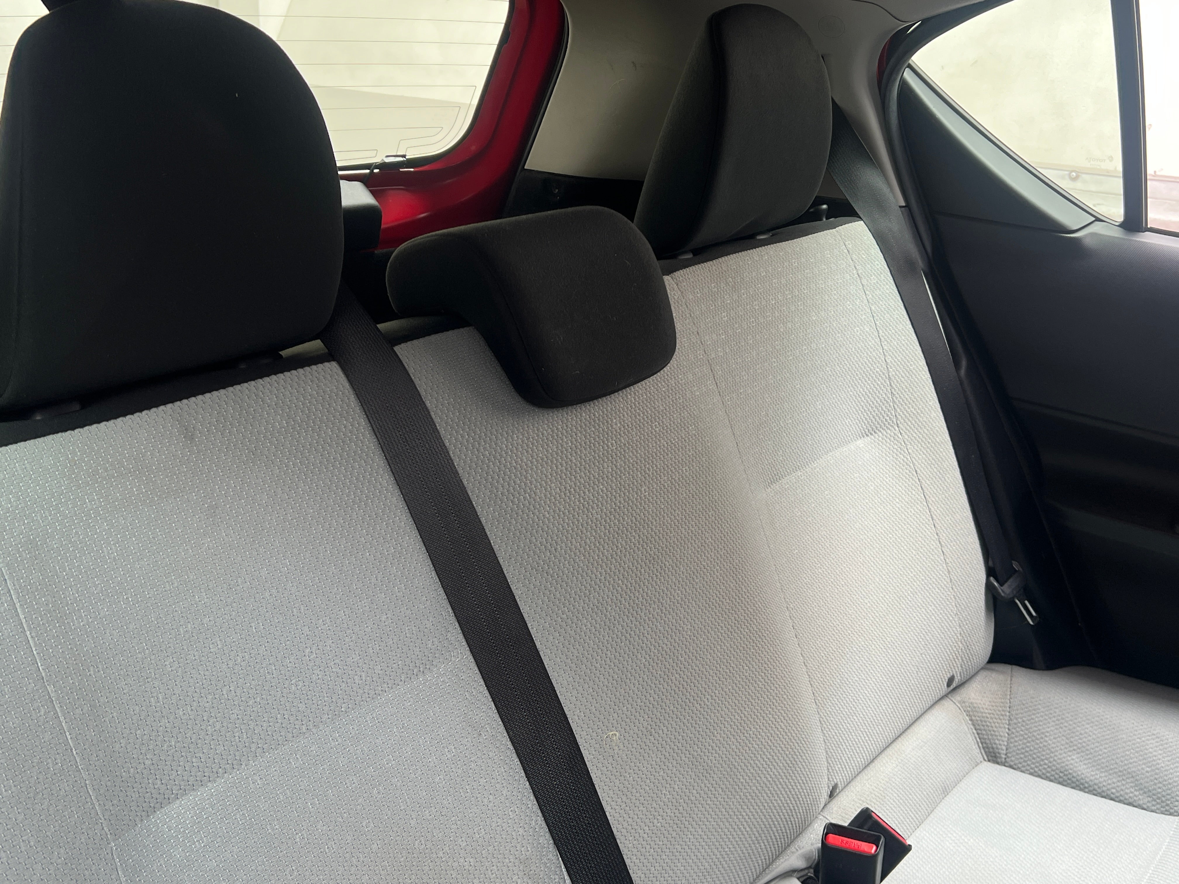 Thumbnail: 2015 Toyota Prius c - 6