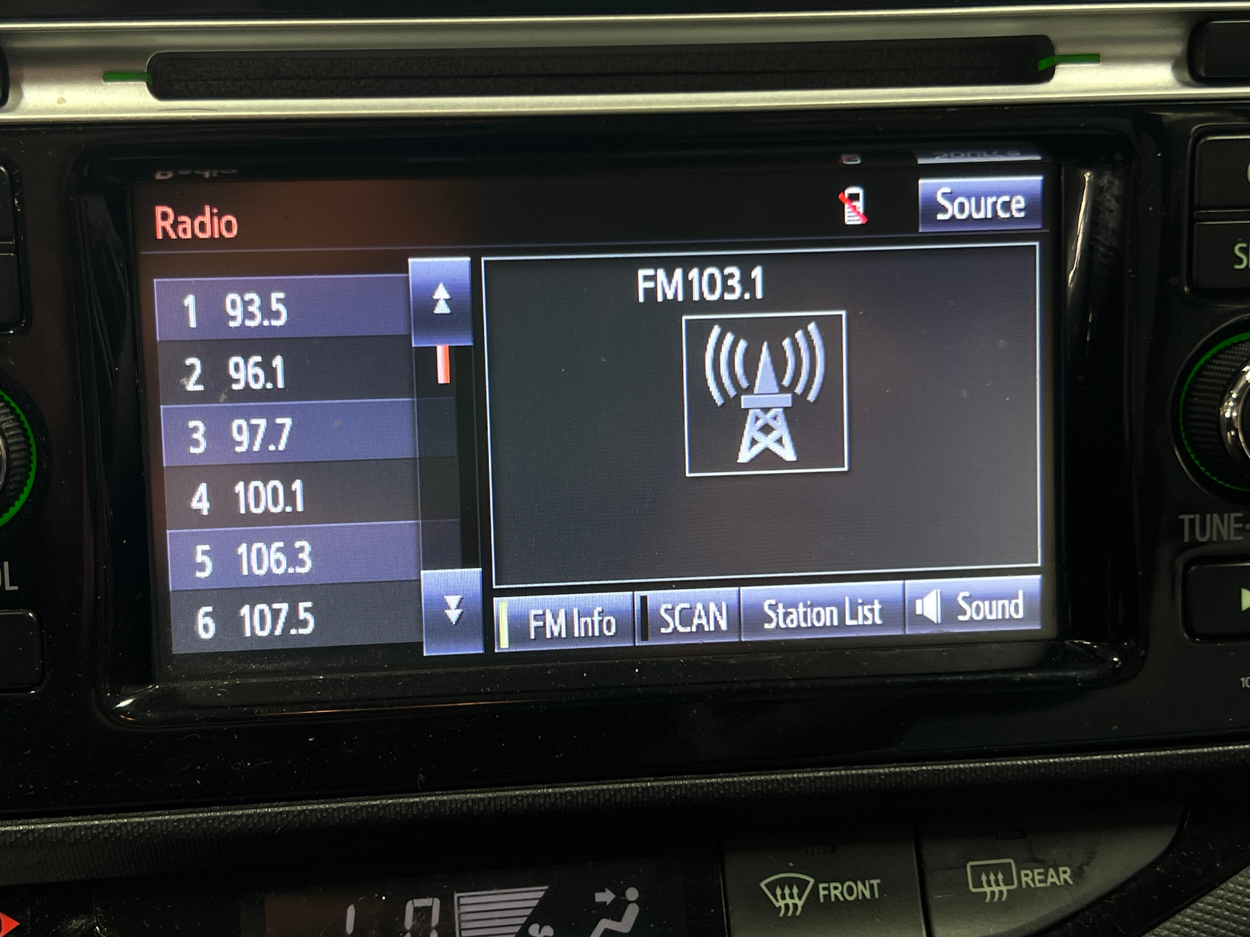 Thumbnail: 2015 Toyota Prius c - 4