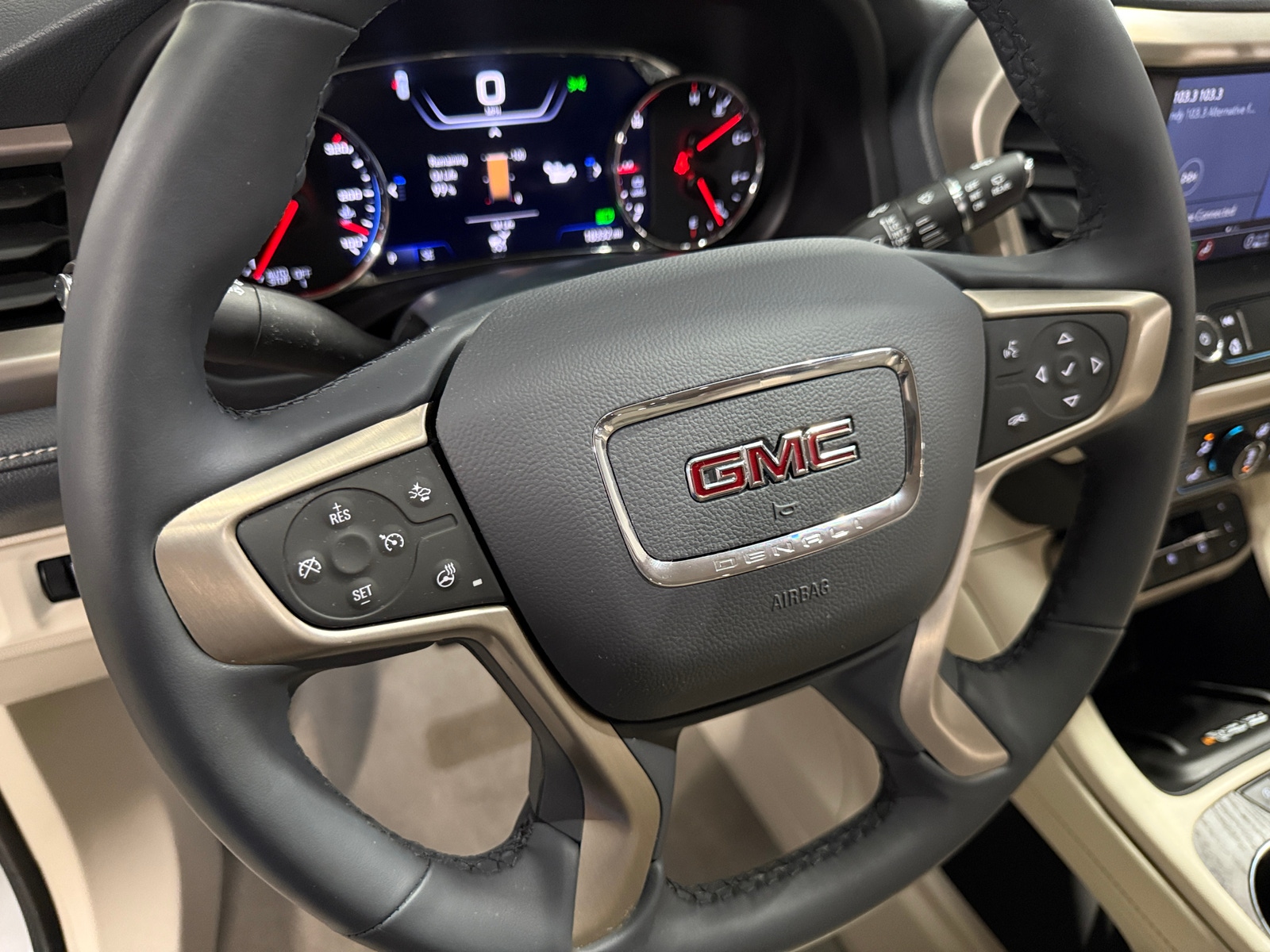 Thumbnail: 2023 GMC Acadia - 4