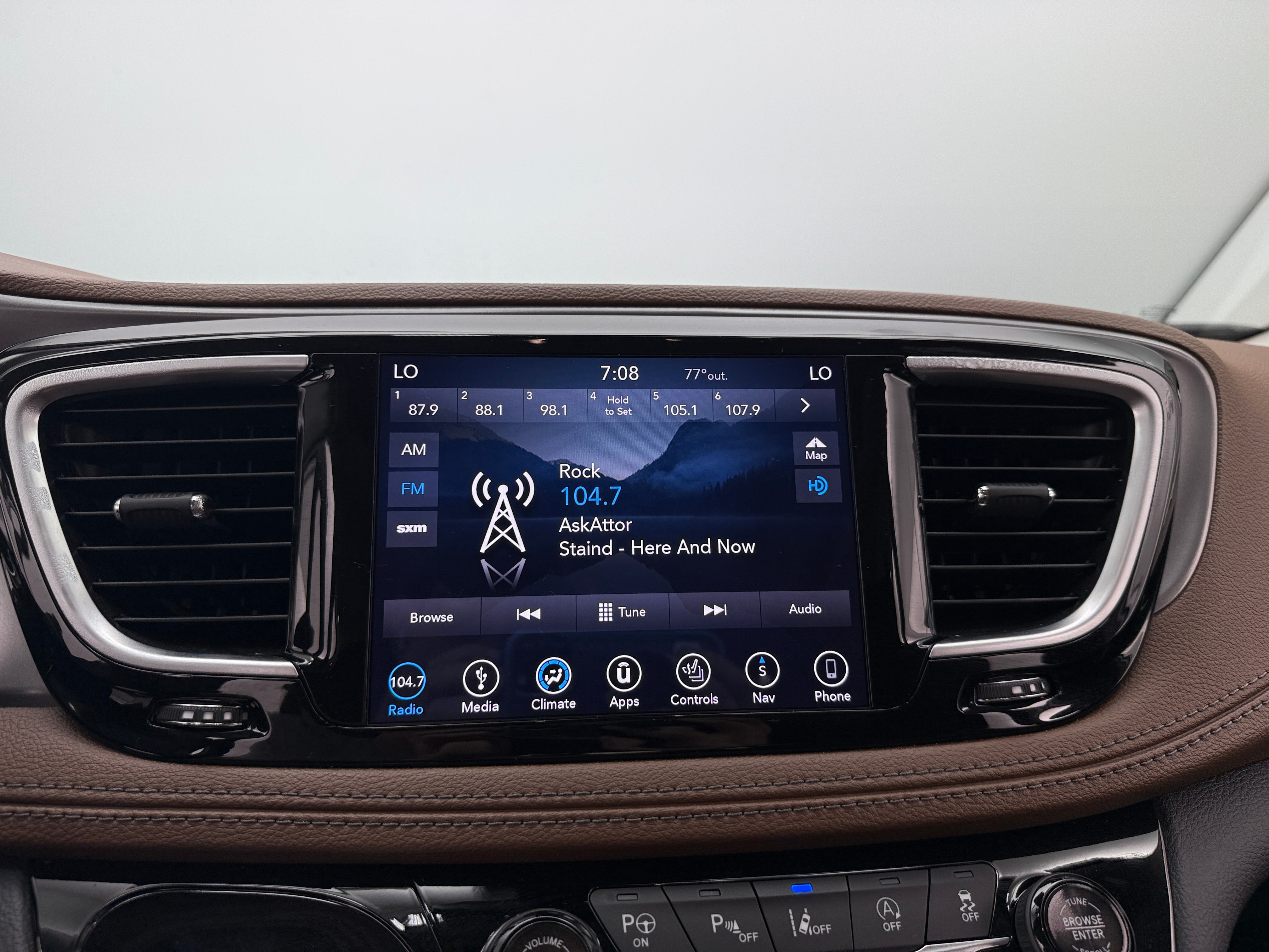 Thumbnail: 2019 Chrysler Pacifica - 3