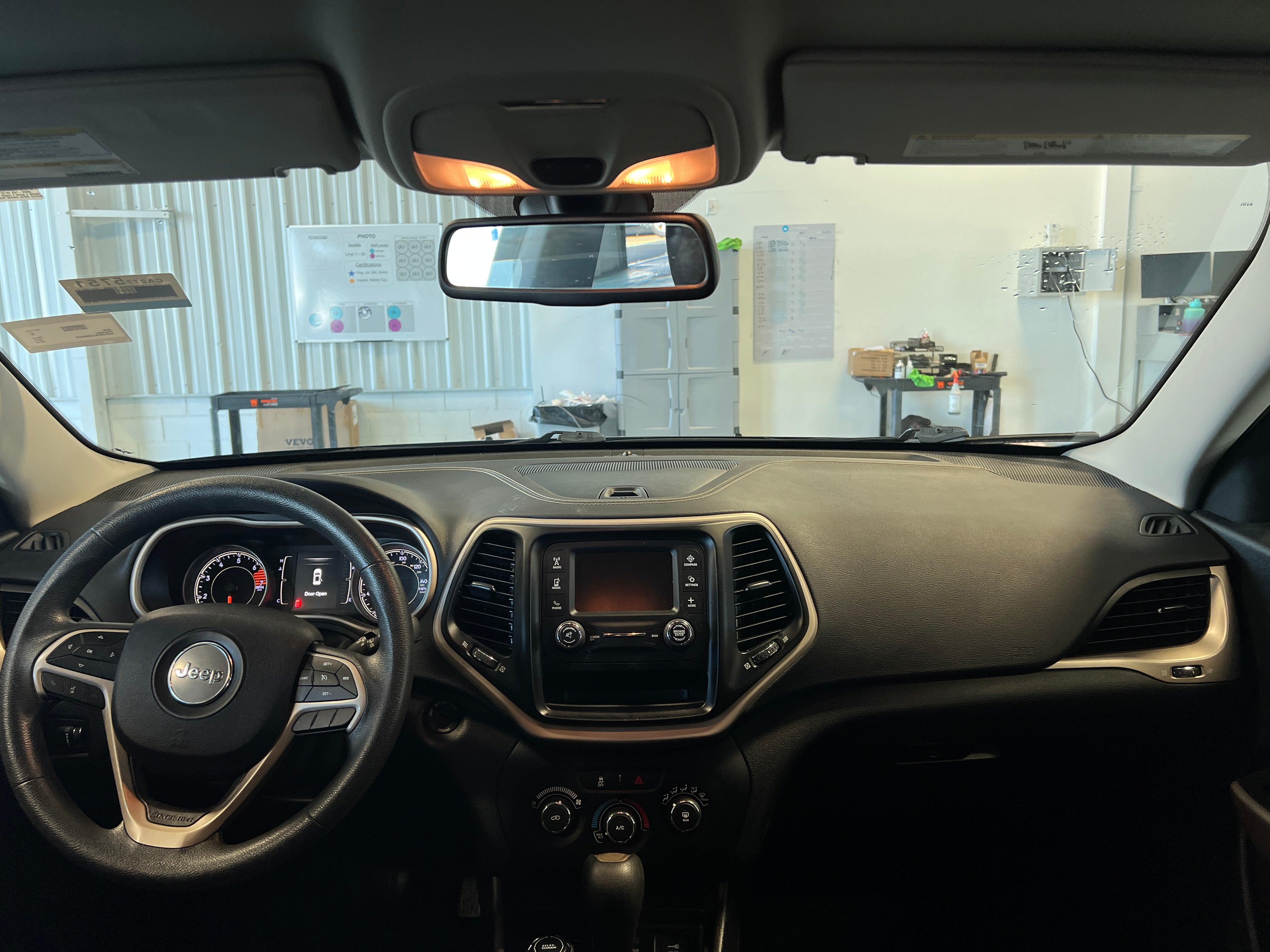 Thumbnail: 2018 Jeep Cherokee - 3