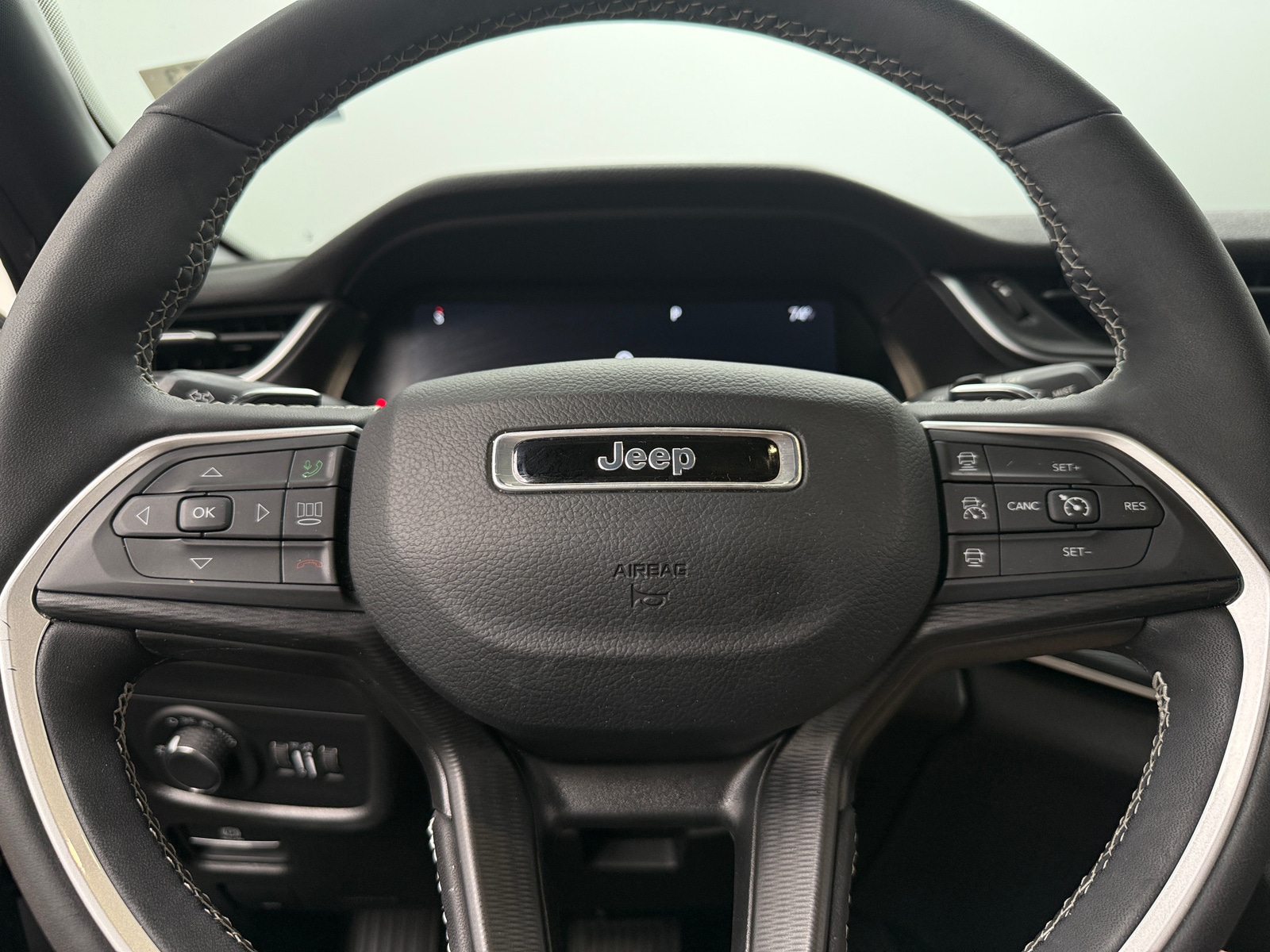 Thumbnail: 2023 Jeep Grand Cherokee - 4