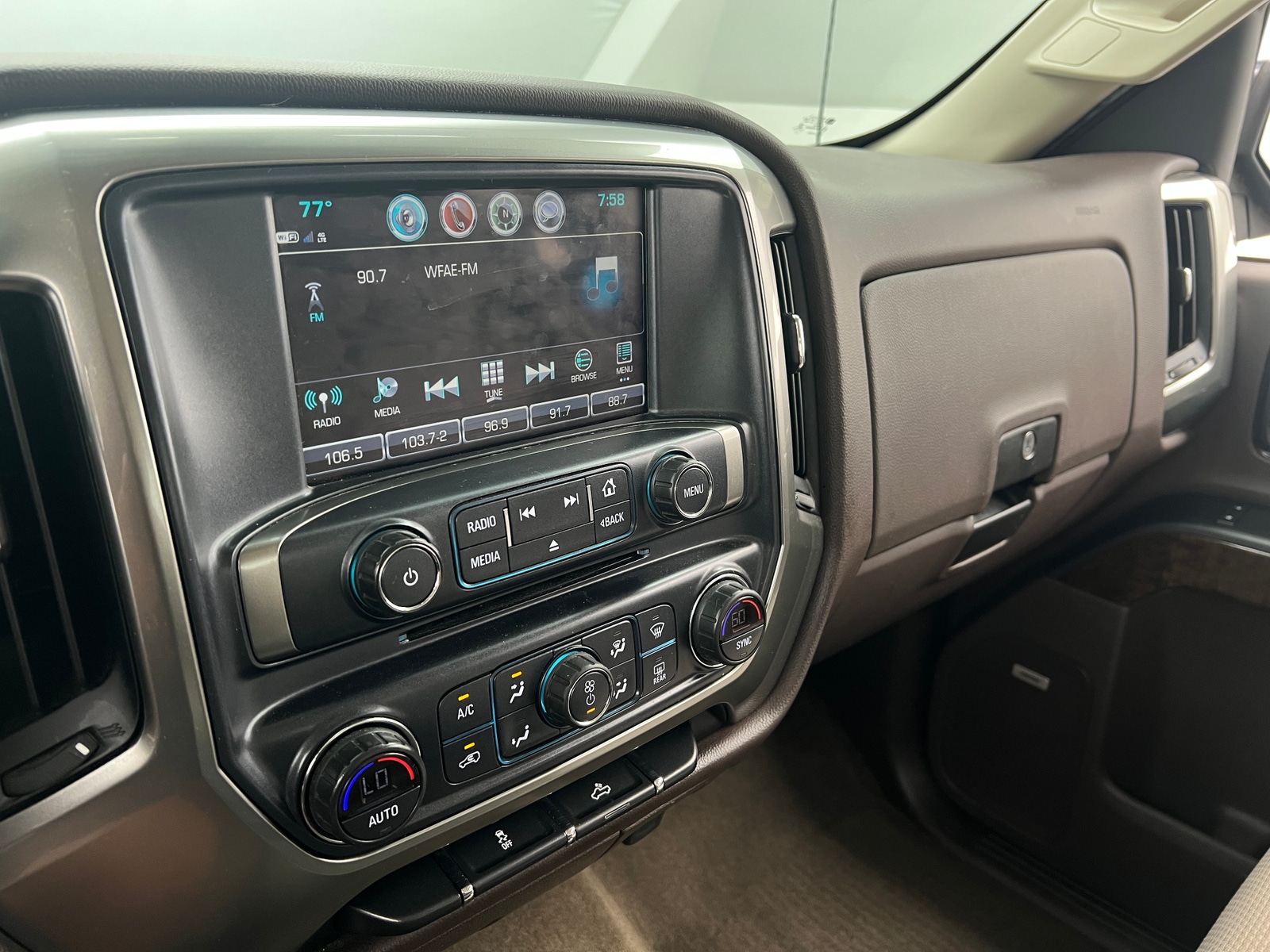 Thumbnail: 2018 Chevrolet Silverado 1500 - 4