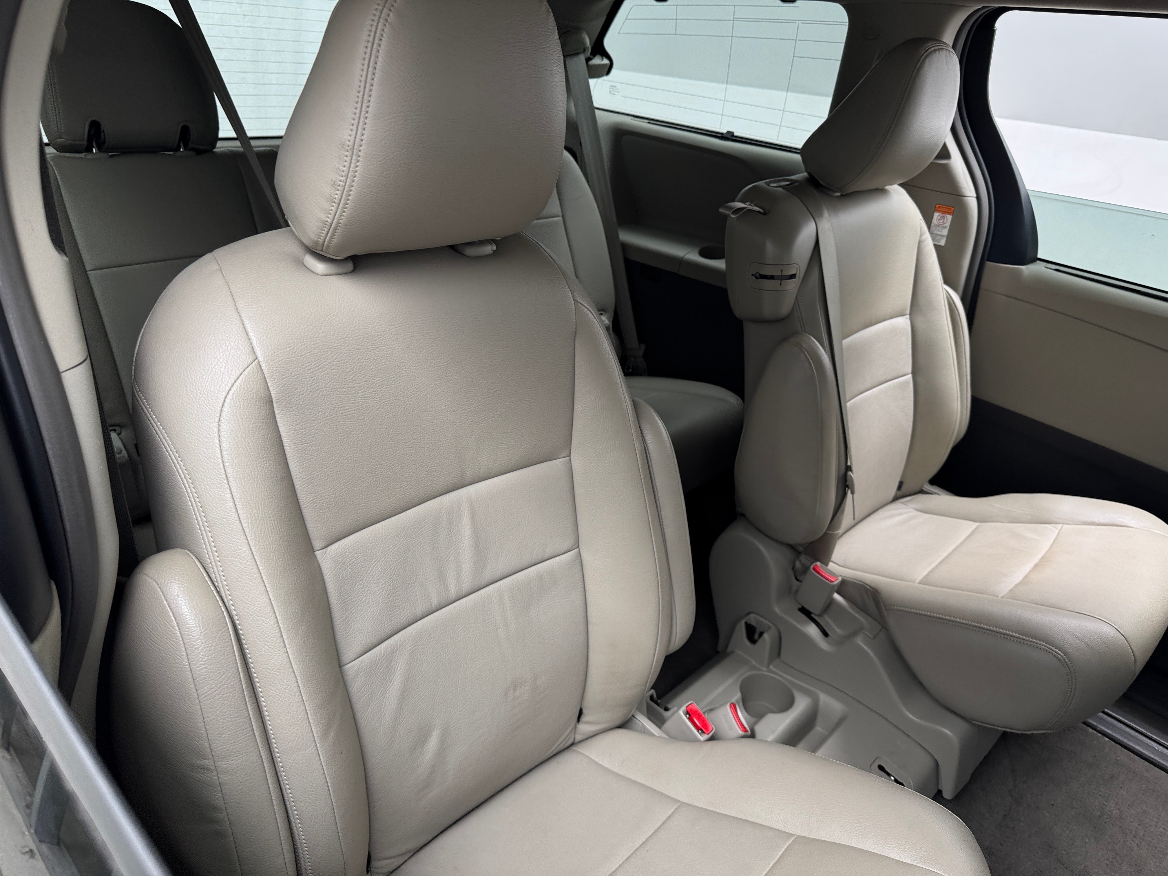 Thumbnail: 2017 Toyota Sienna - 5