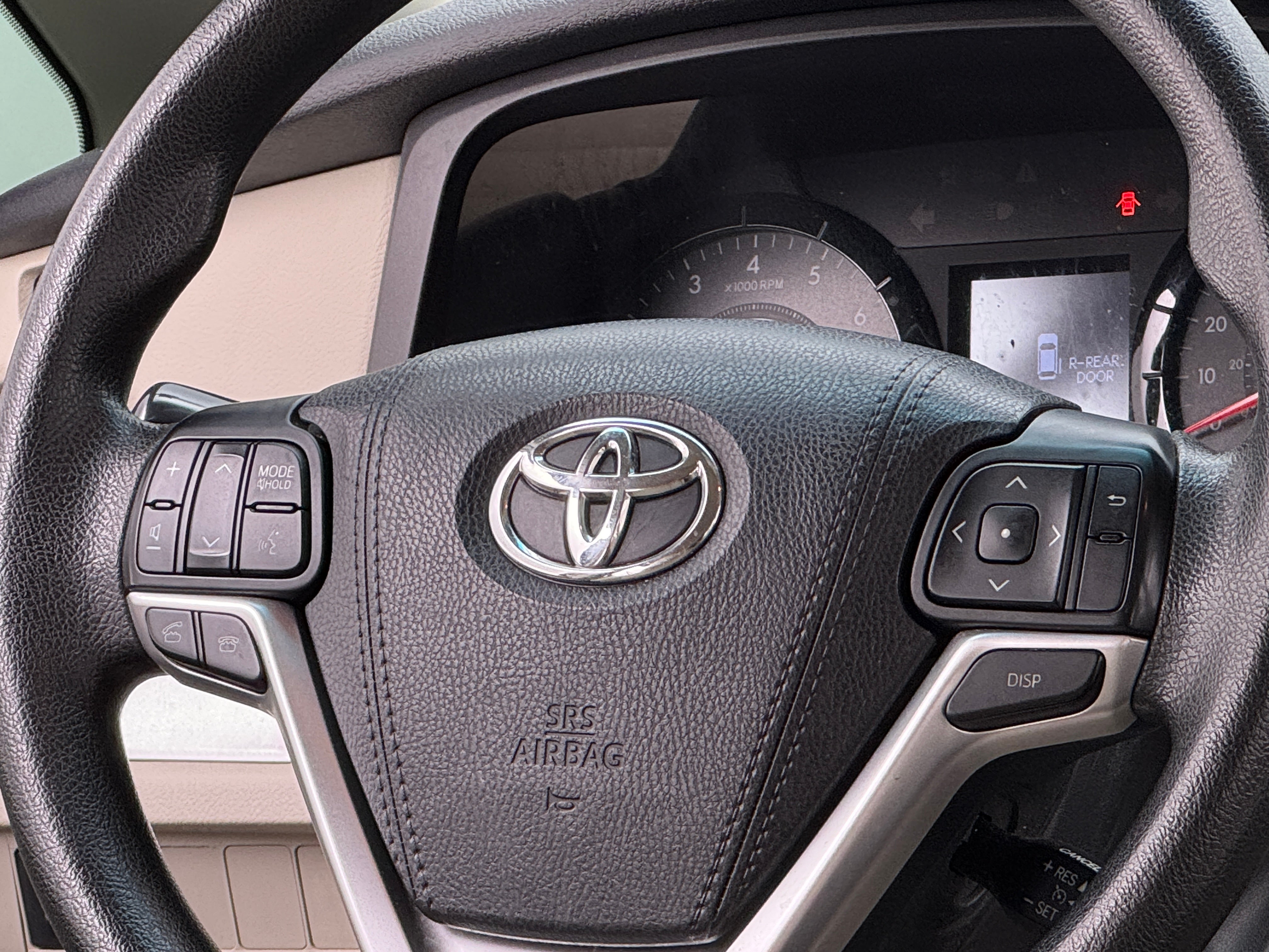 Thumbnail: 2017 Toyota Sienna - 4