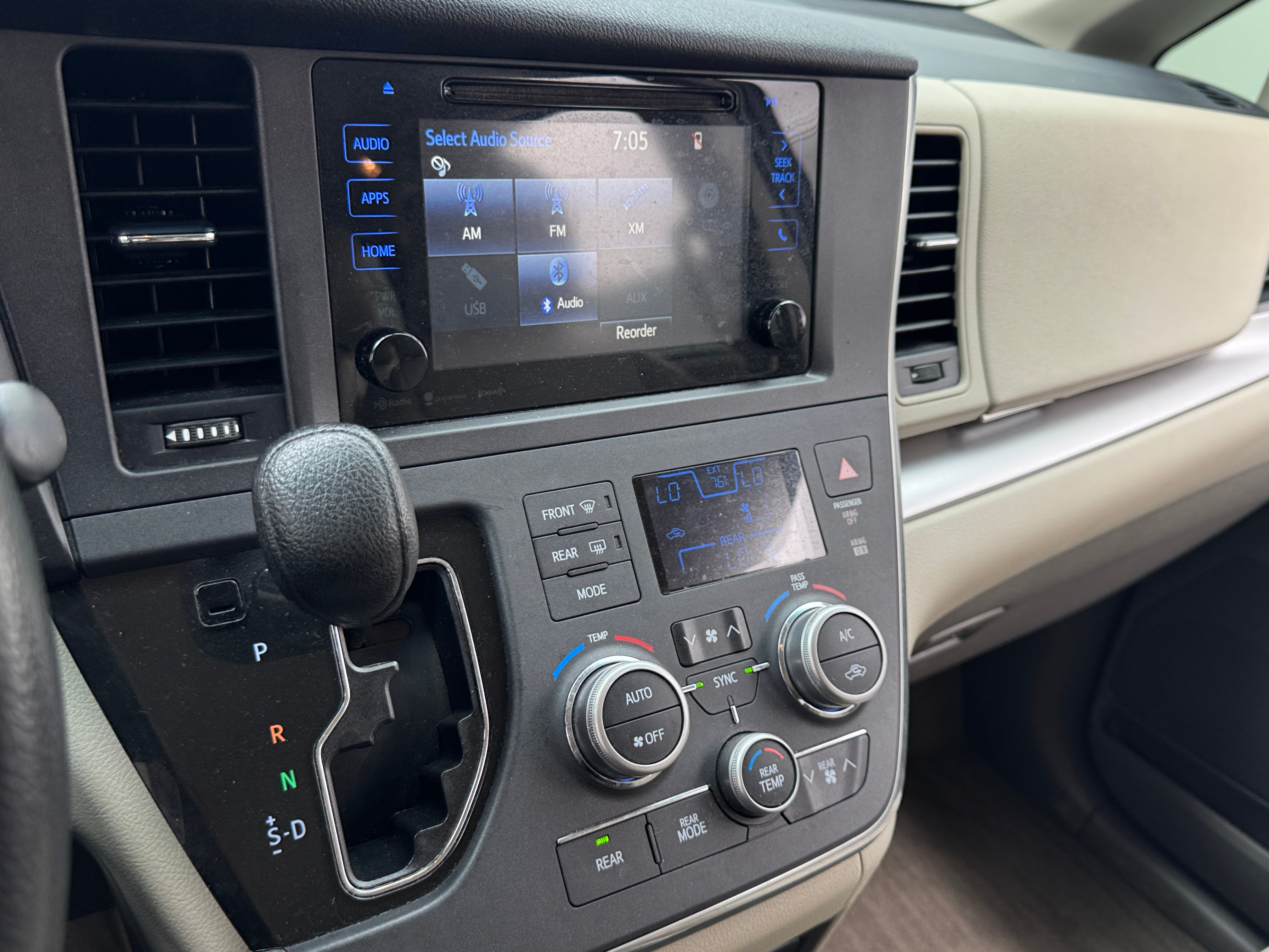 Thumbnail: 2017 Toyota Sienna - 3
