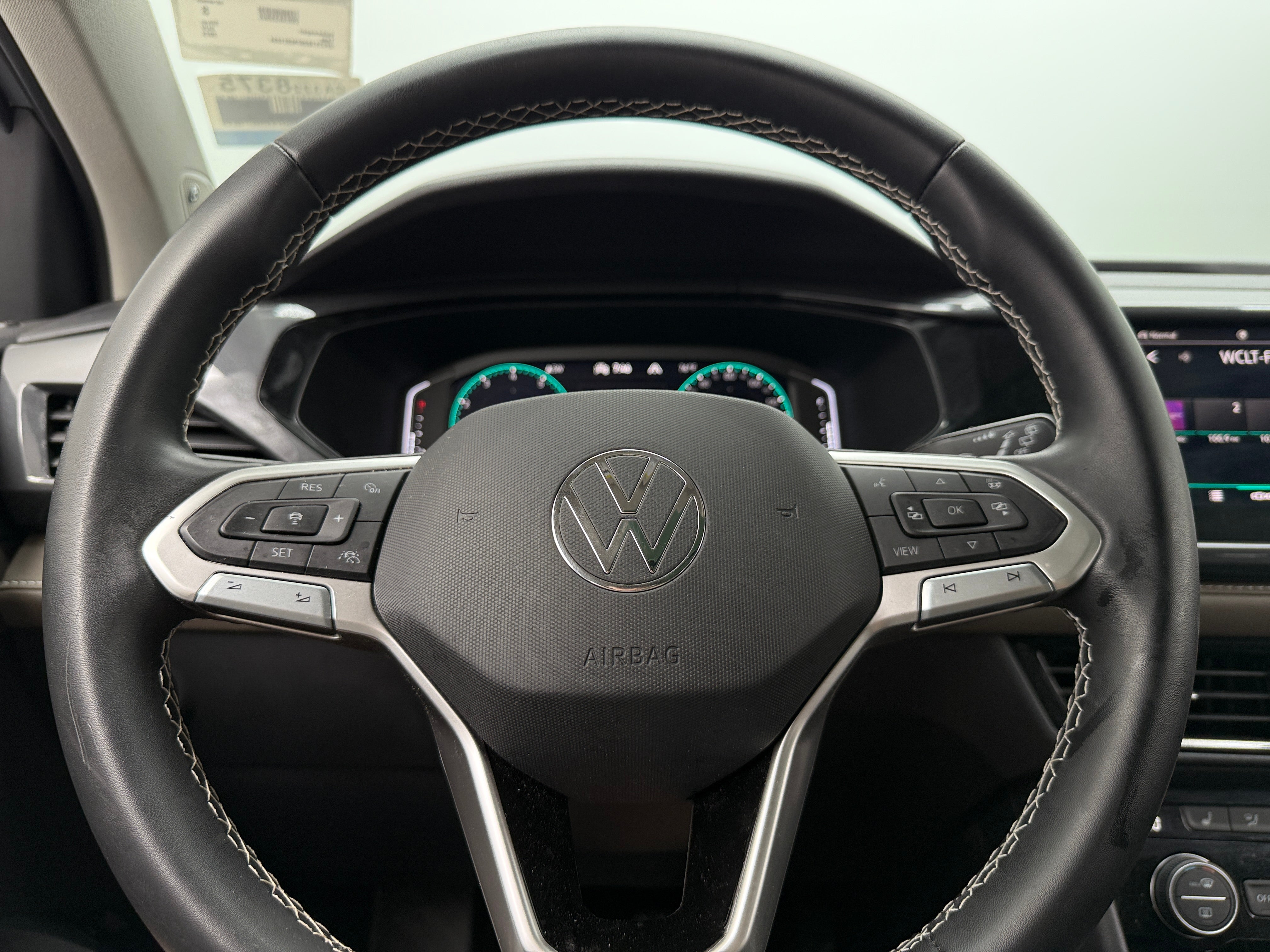 Thumbnail: 2023 Volkswagen Taos - 4