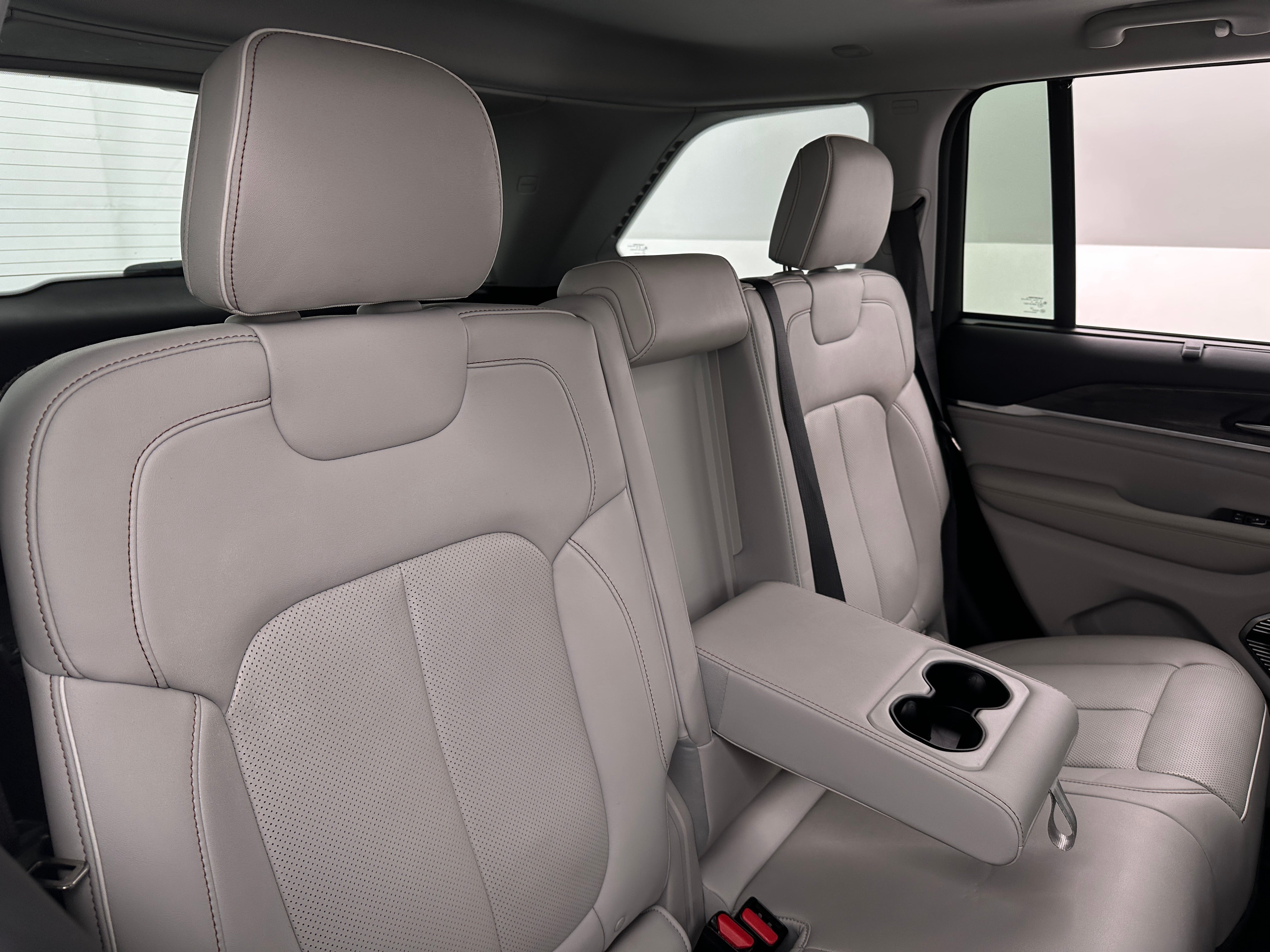 Thumbnail: 2022 Jeep Grand Cherokee - 5