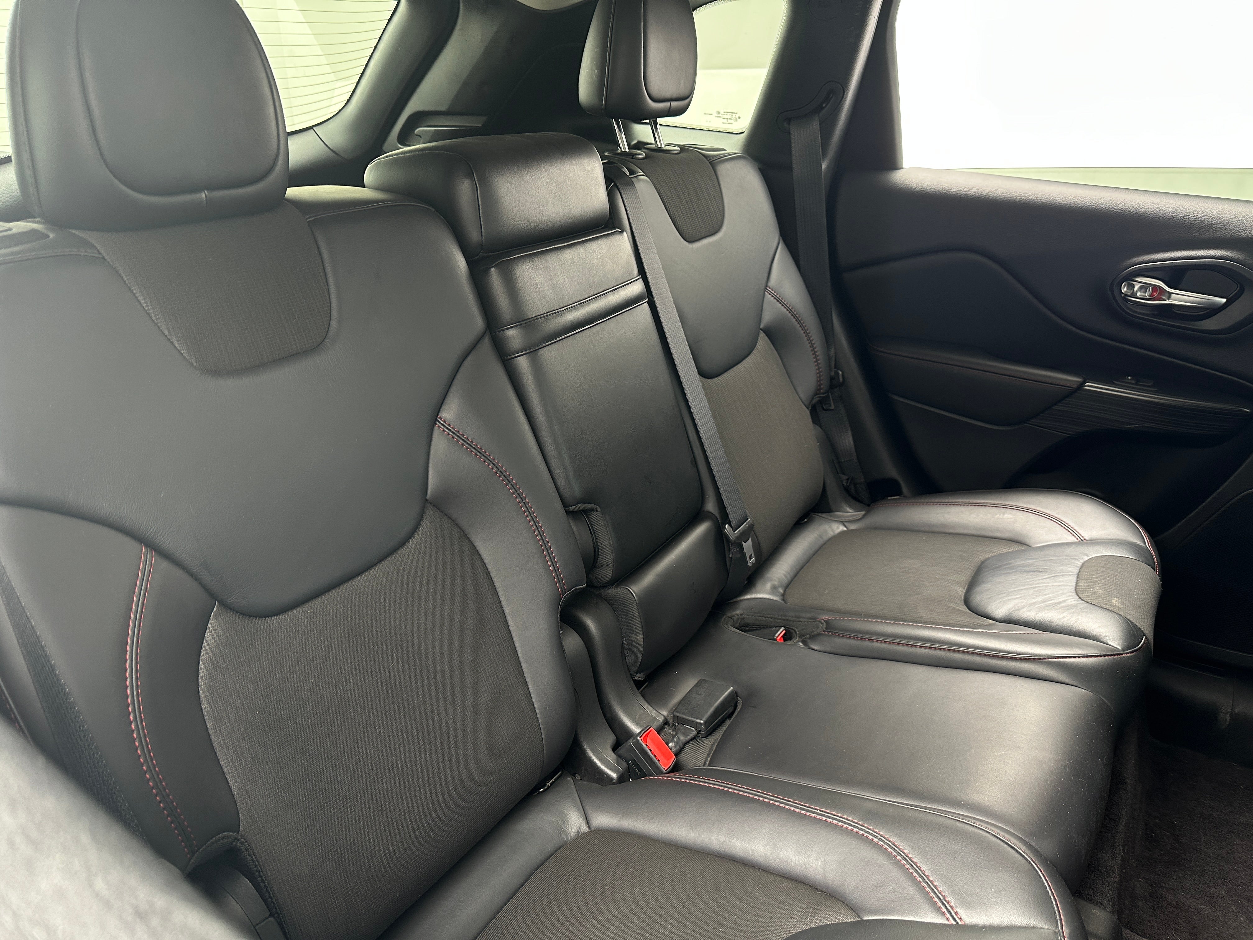 Thumbnail: 2016 Jeep Cherokee - 6