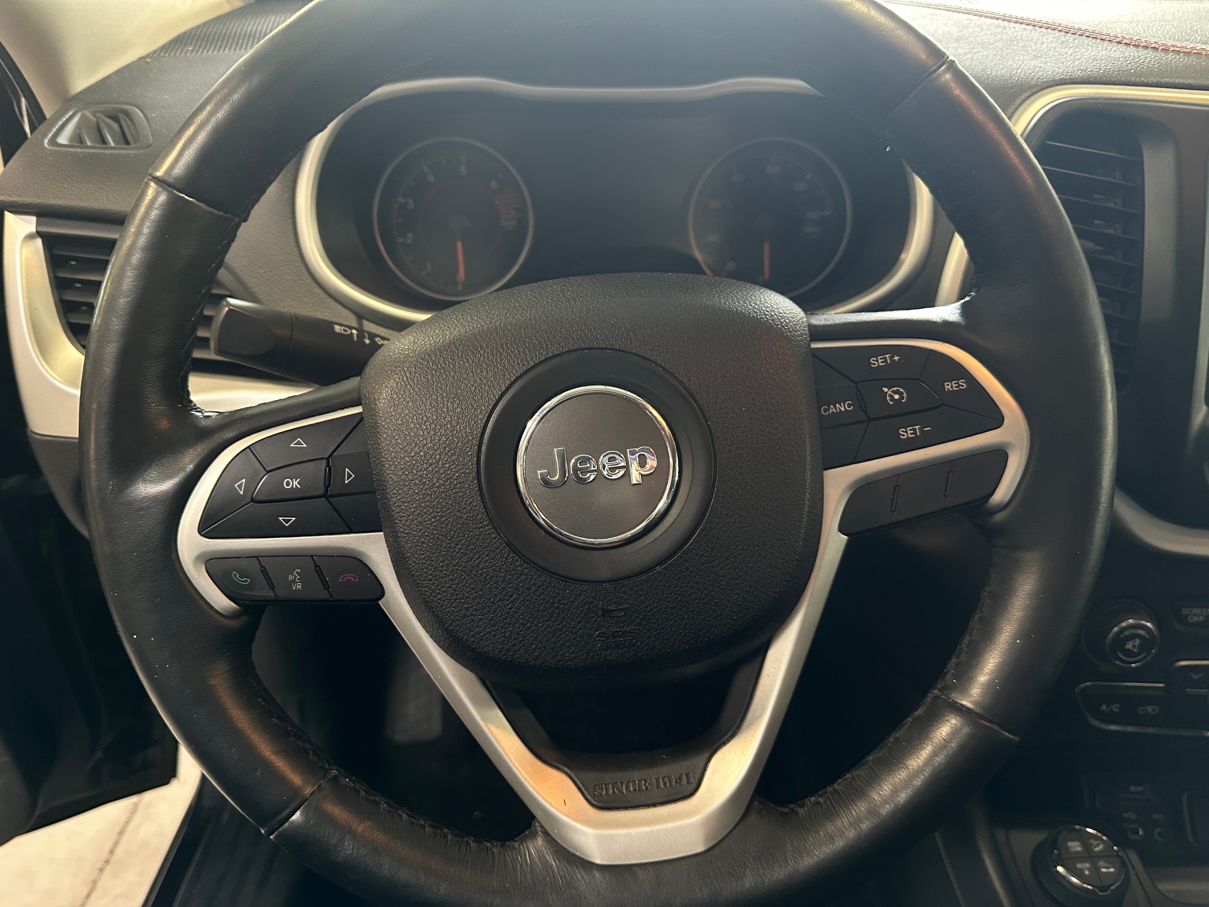 Thumbnail: 2016 Jeep Cherokee - 5