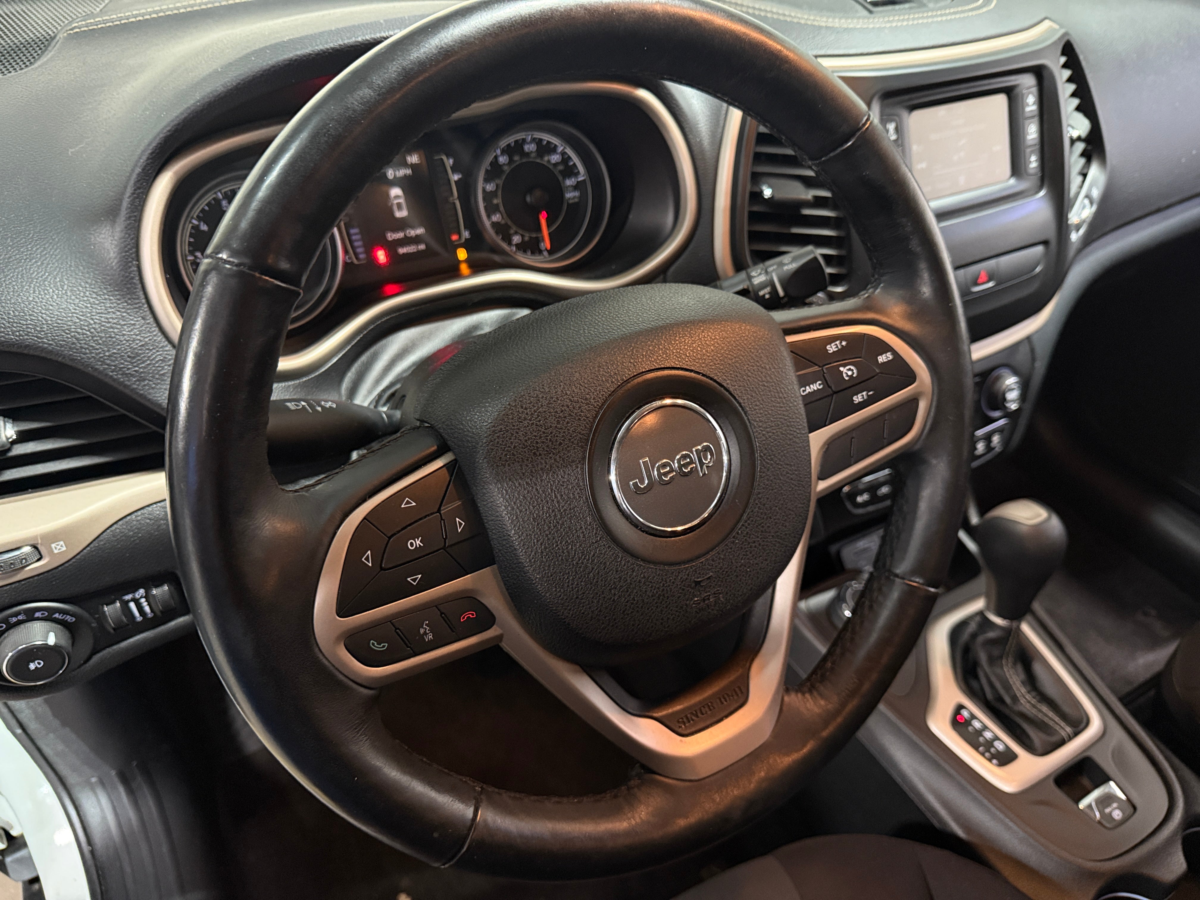 Thumbnail: 2017 Jeep Cherokee - 5