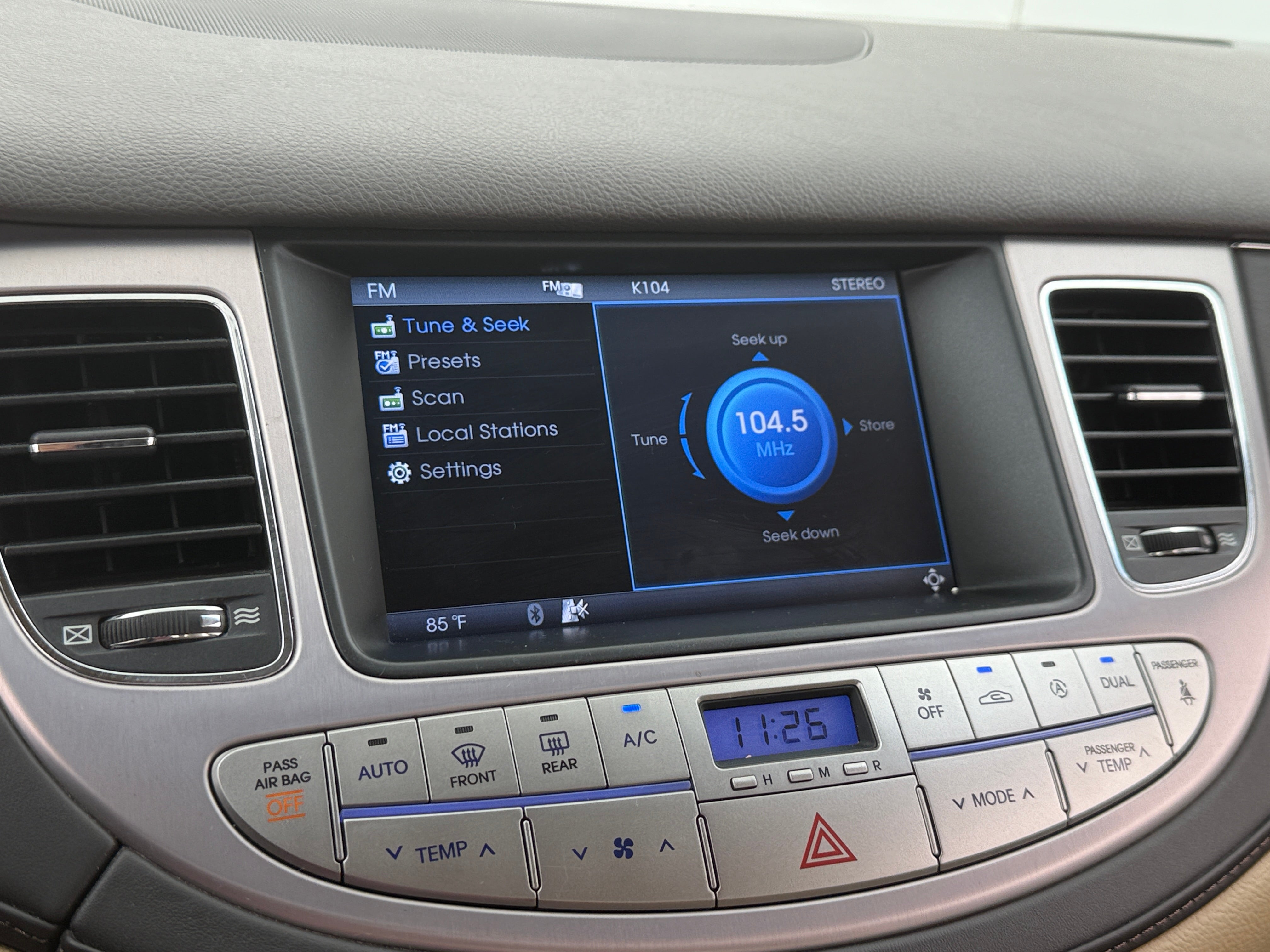 Thumbnail: 2010 Hyundai Genesis - 3