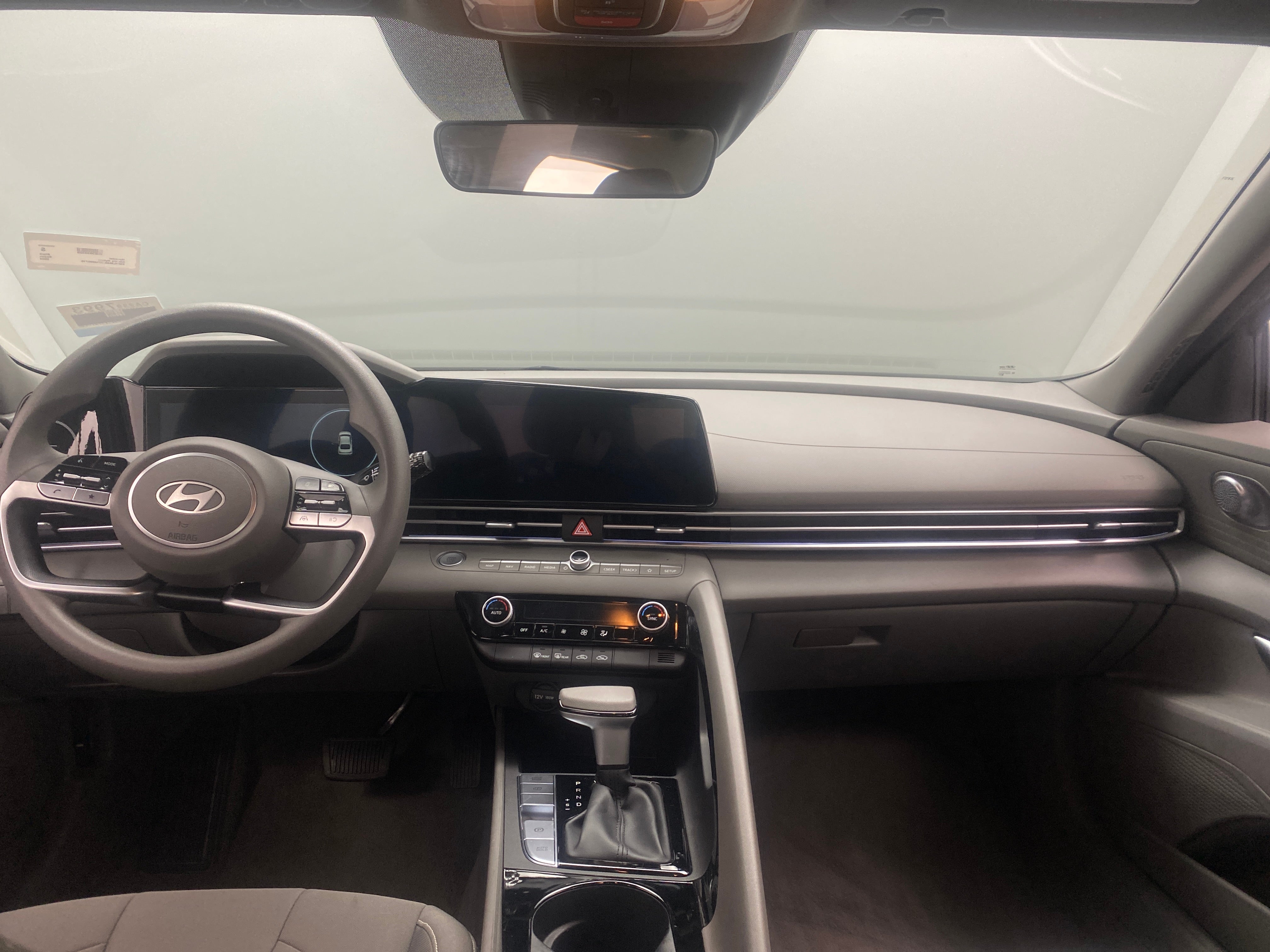 Thumbnail: 2024 Hyundai Elantra - 3