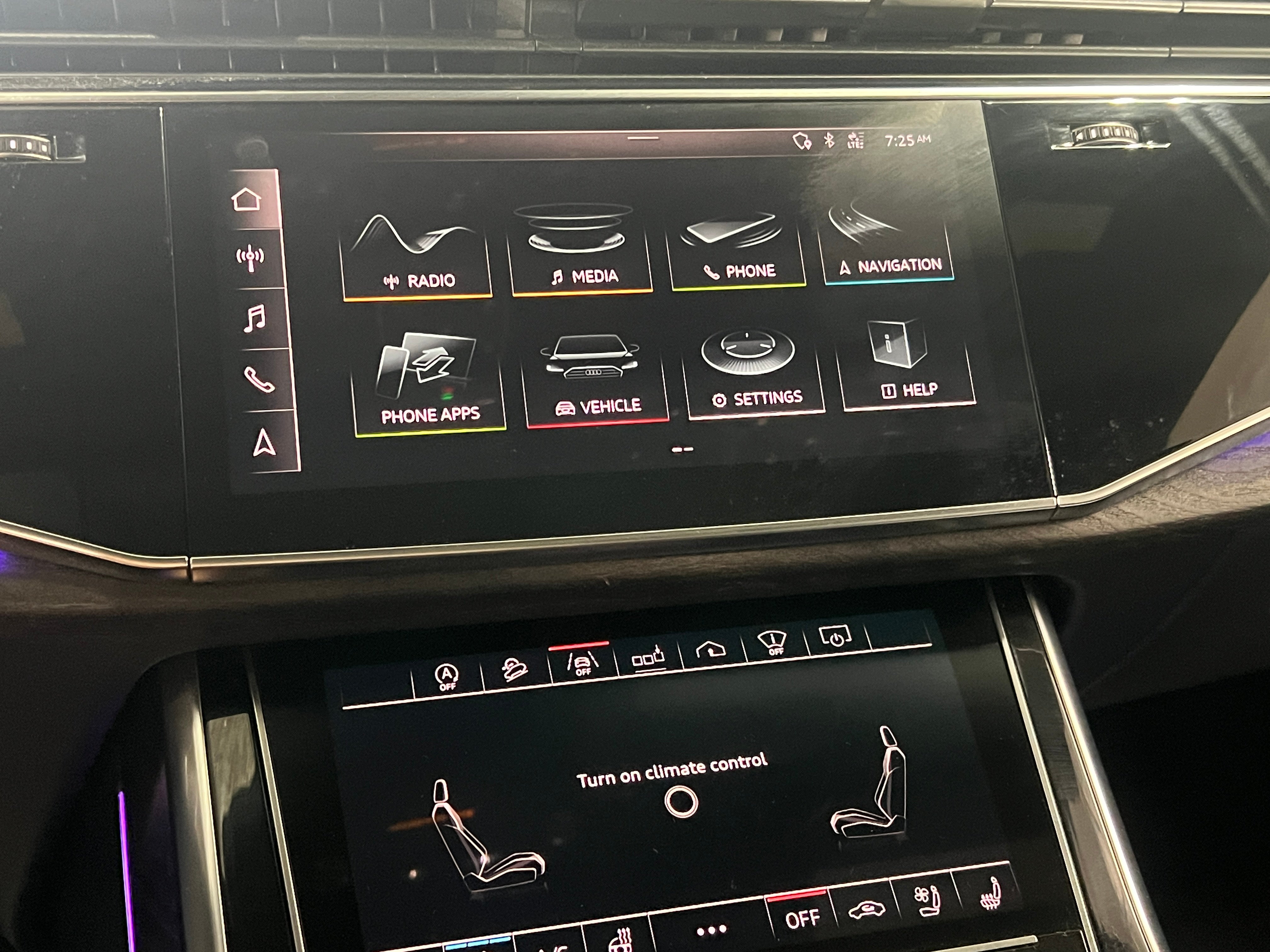 Thumbnail: 2019 Audi Q8 - 3
