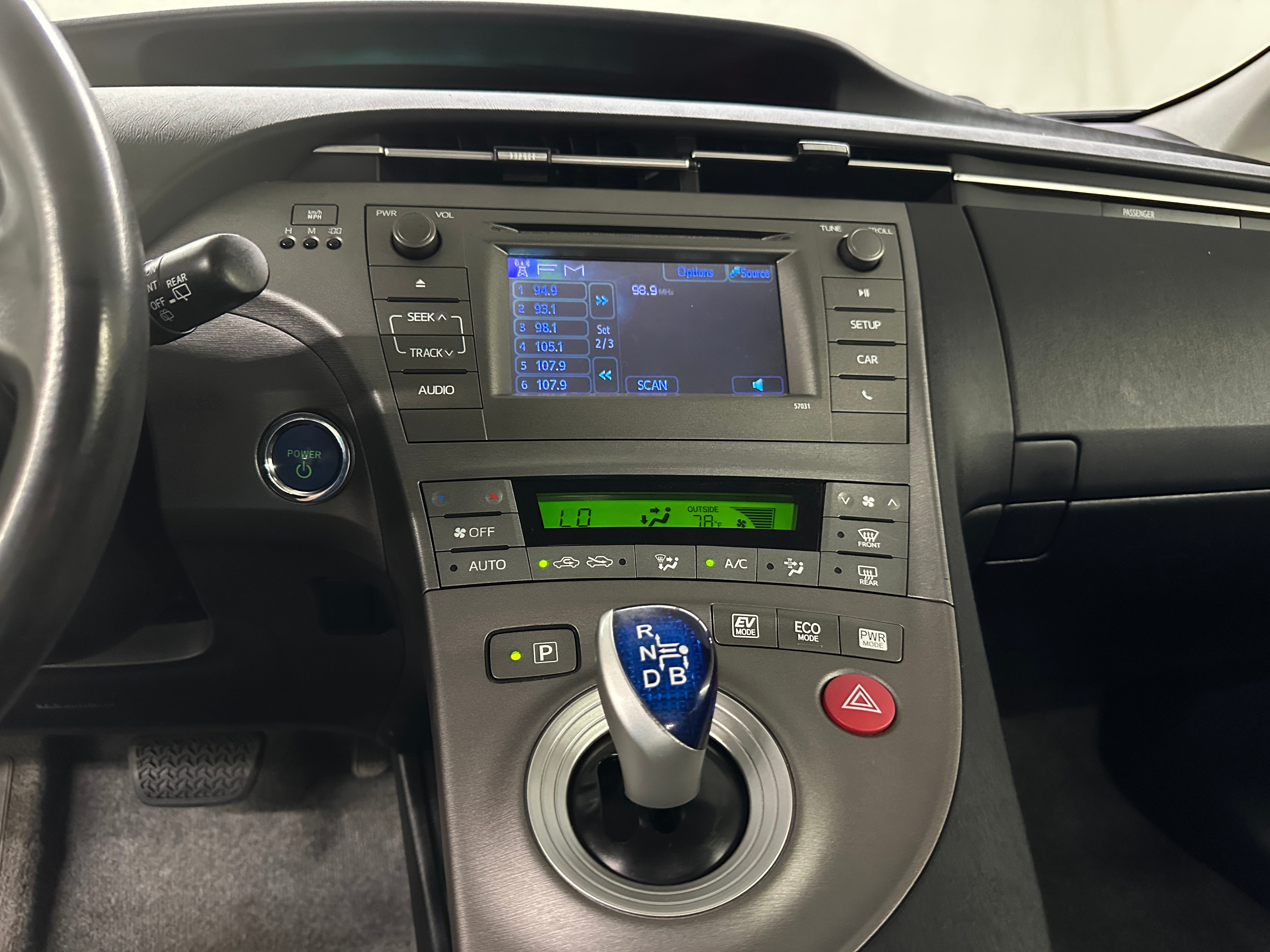 Thumbnail: 2015 Toyota Prius - 4