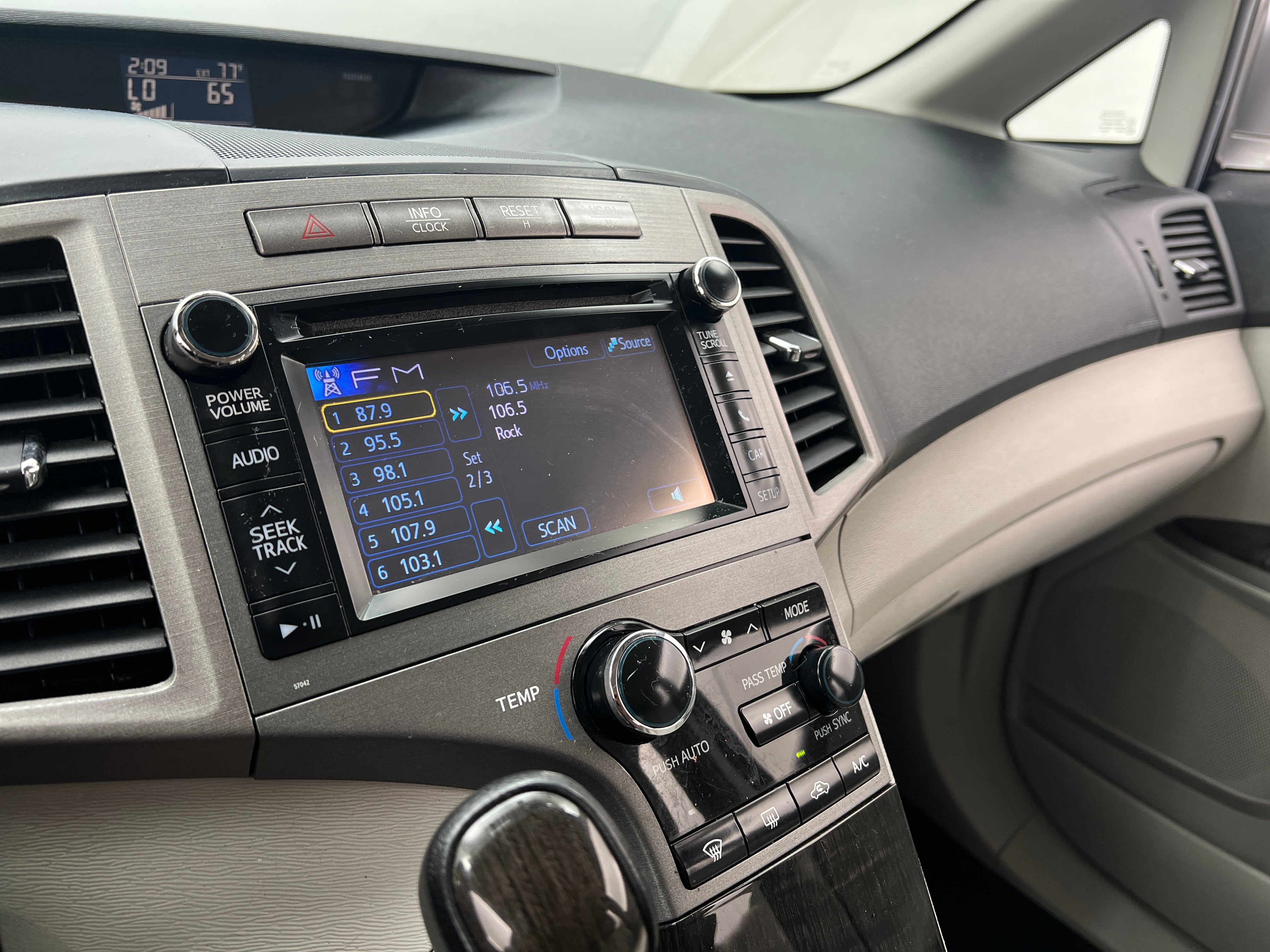 Thumbnail: 2014 Toyota Venza - 4
