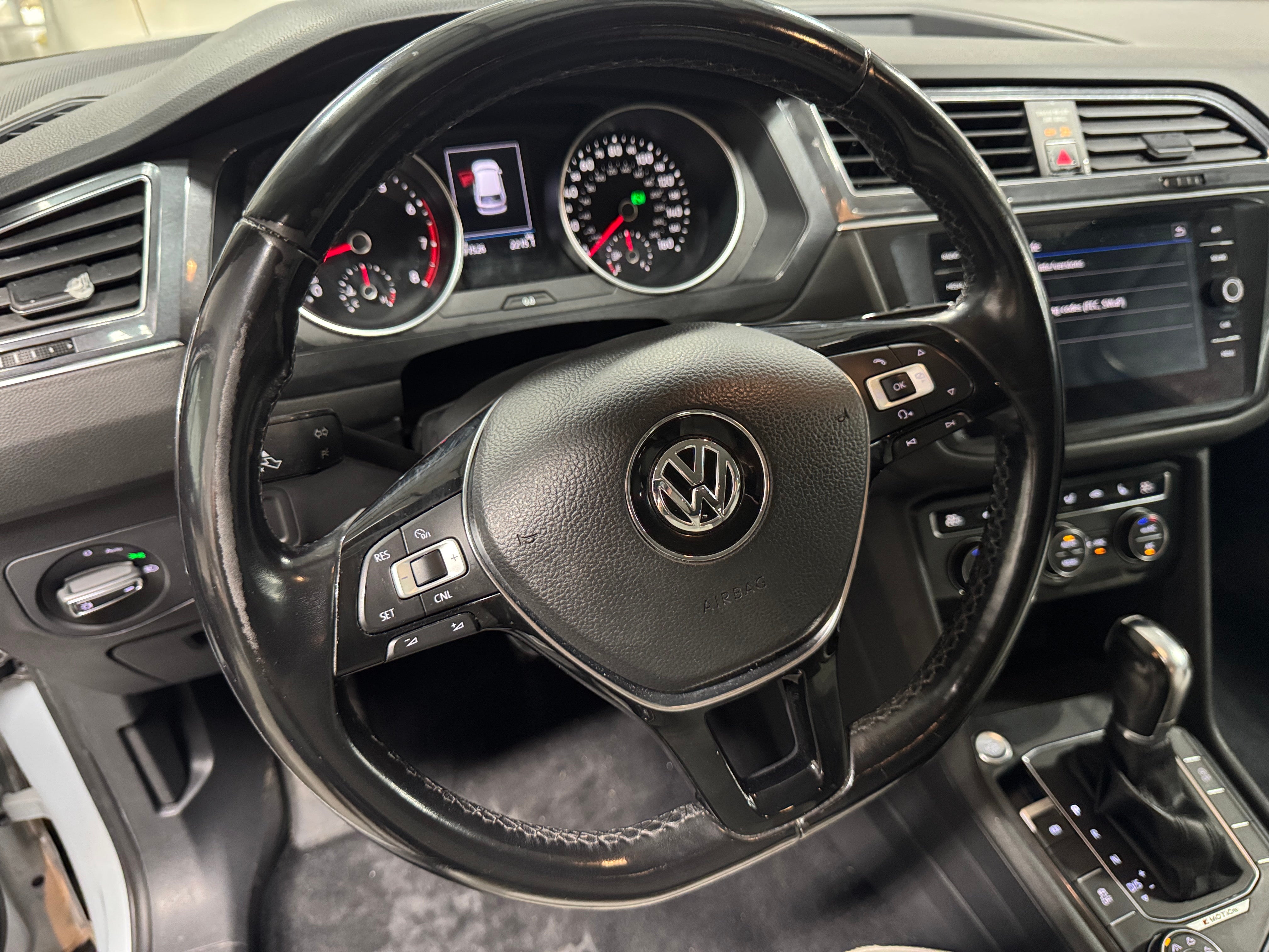Thumbnail: 2018 Volkswagen Tiguan - 4