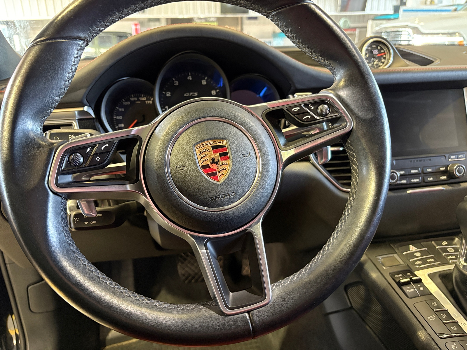 Thumbnail: 2017 Porsche Macan - 4
