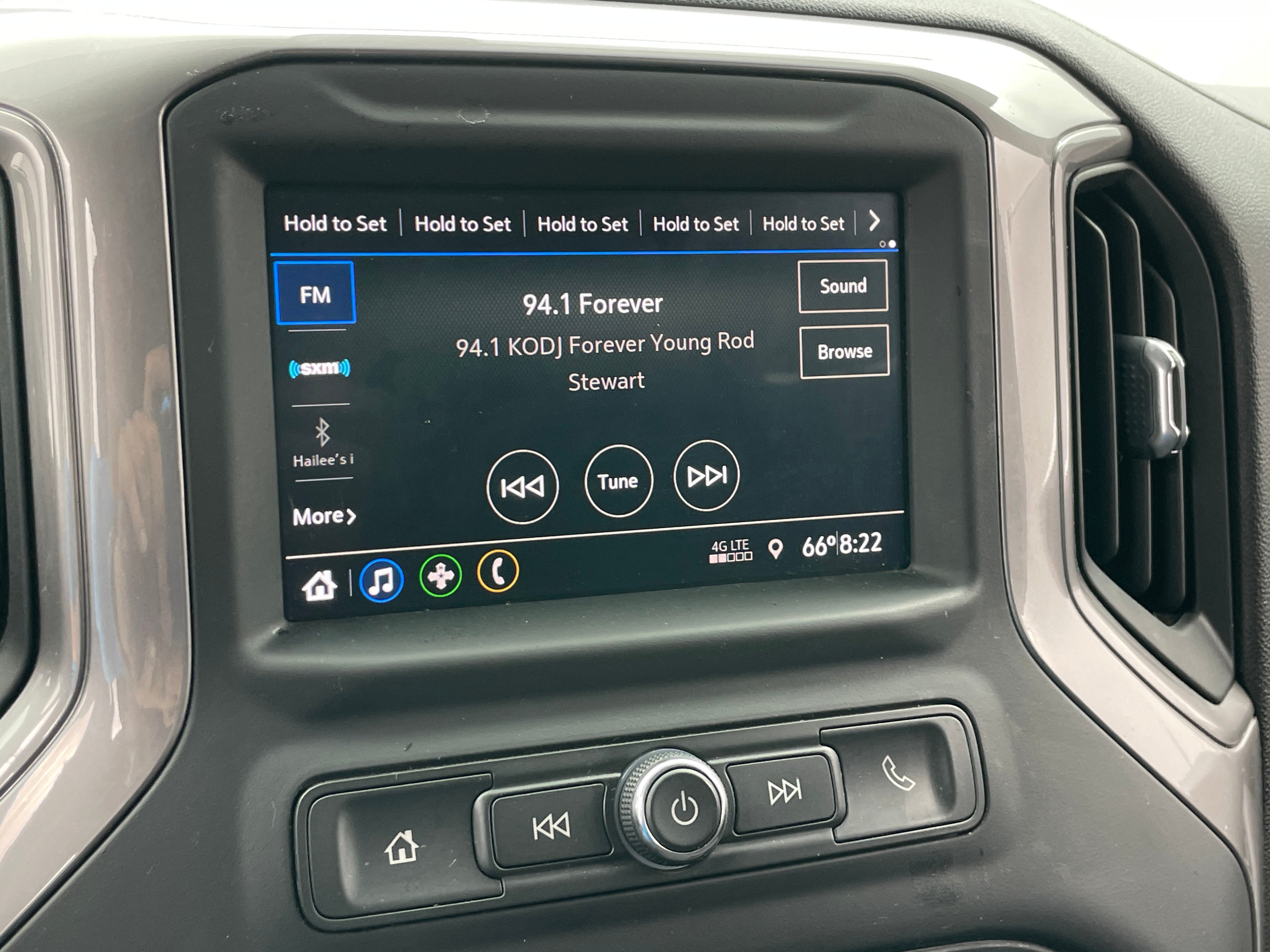 Thumbnail: 2021 Chevrolet Silverado 1500 - 4