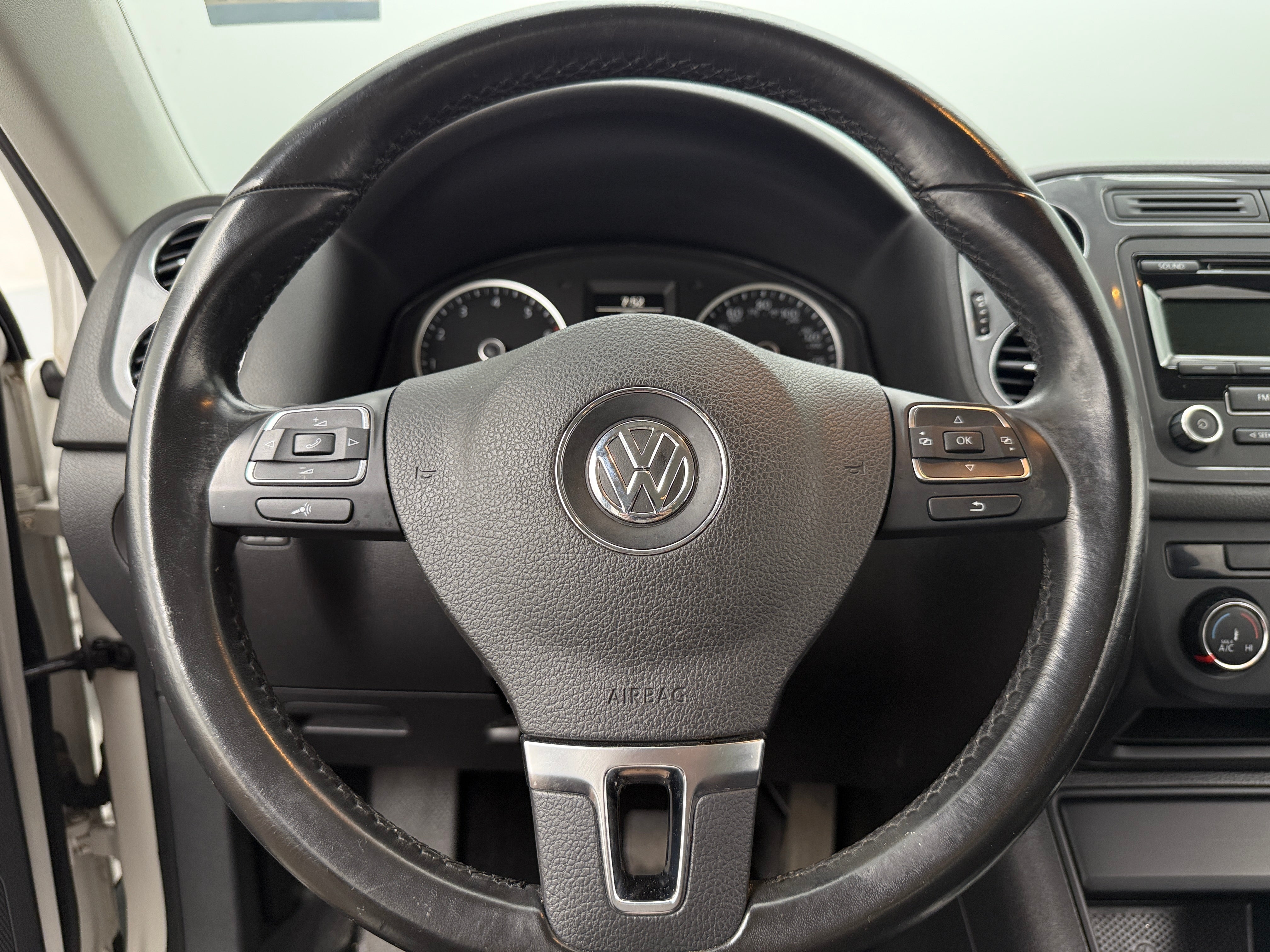 Thumbnail: 2014 Volkswagen Tiguan - 5