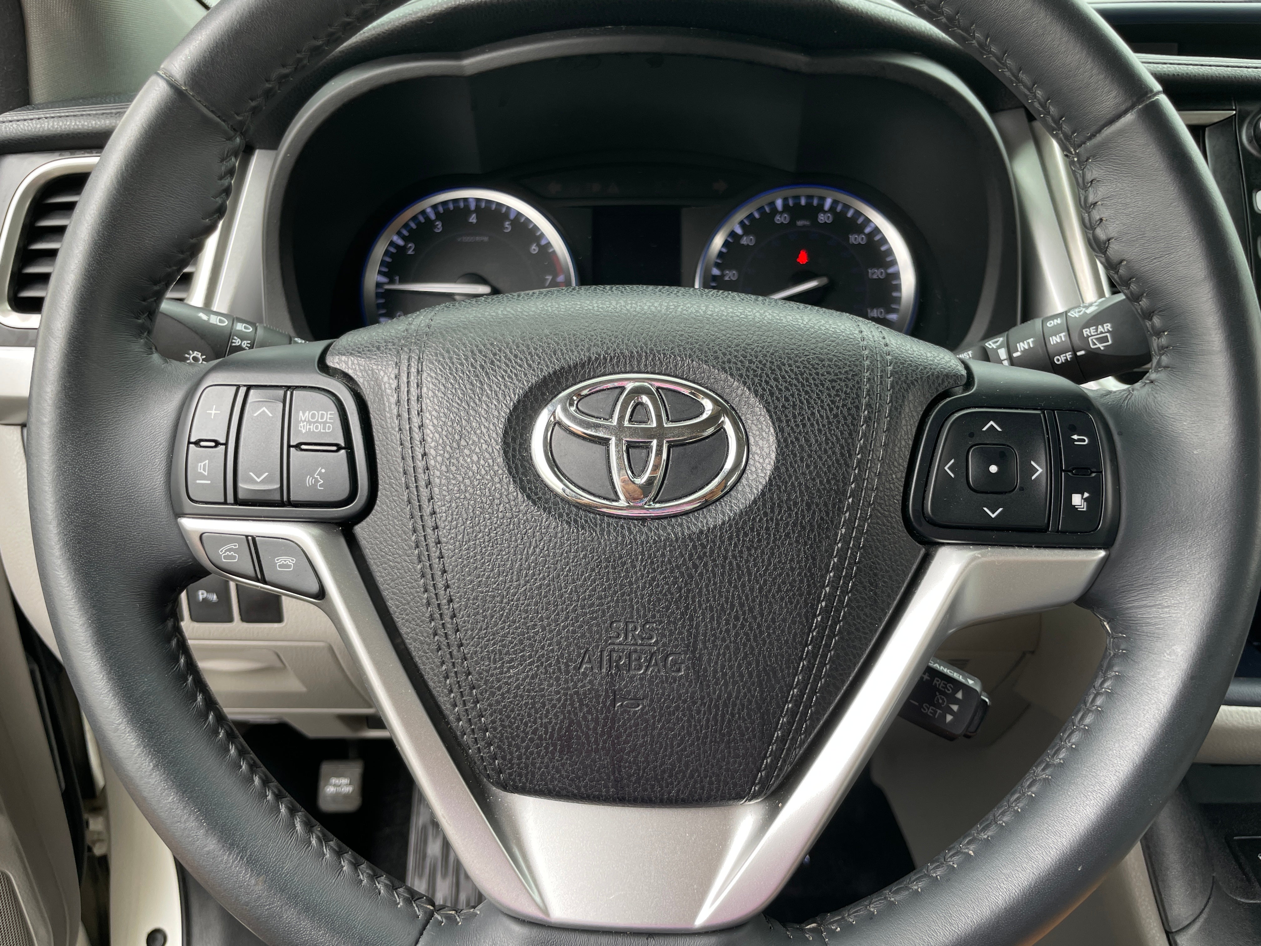 Thumbnail: 2016 Toyota Highlander - 4